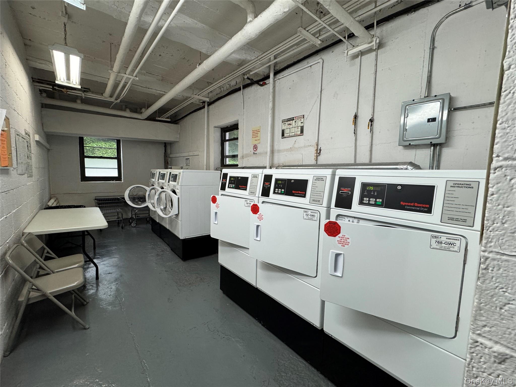 2 Town House Place # 2-H, Great Neck, NY 11021