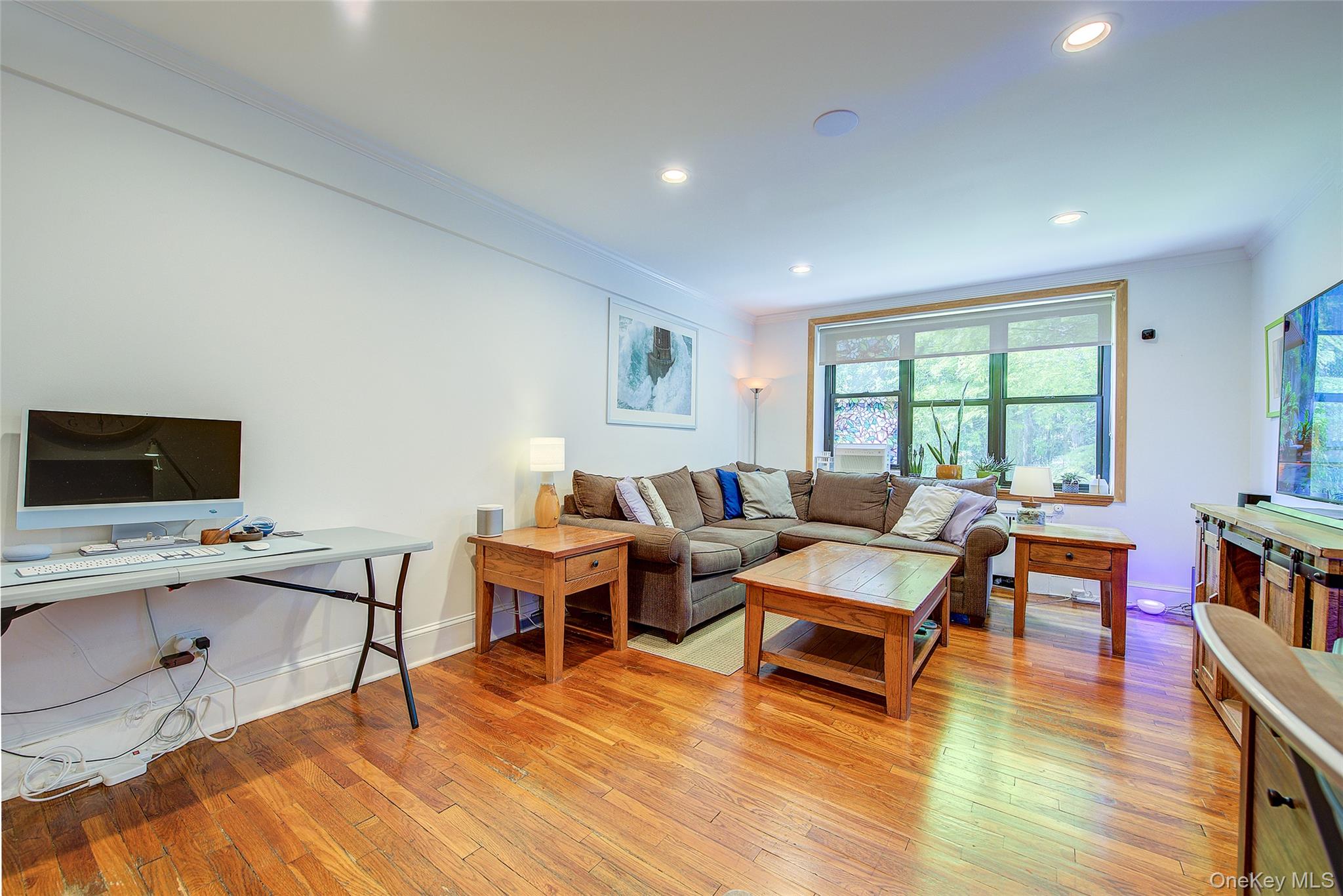 2 Town House Place # 2-H, Great Neck, NY 11021