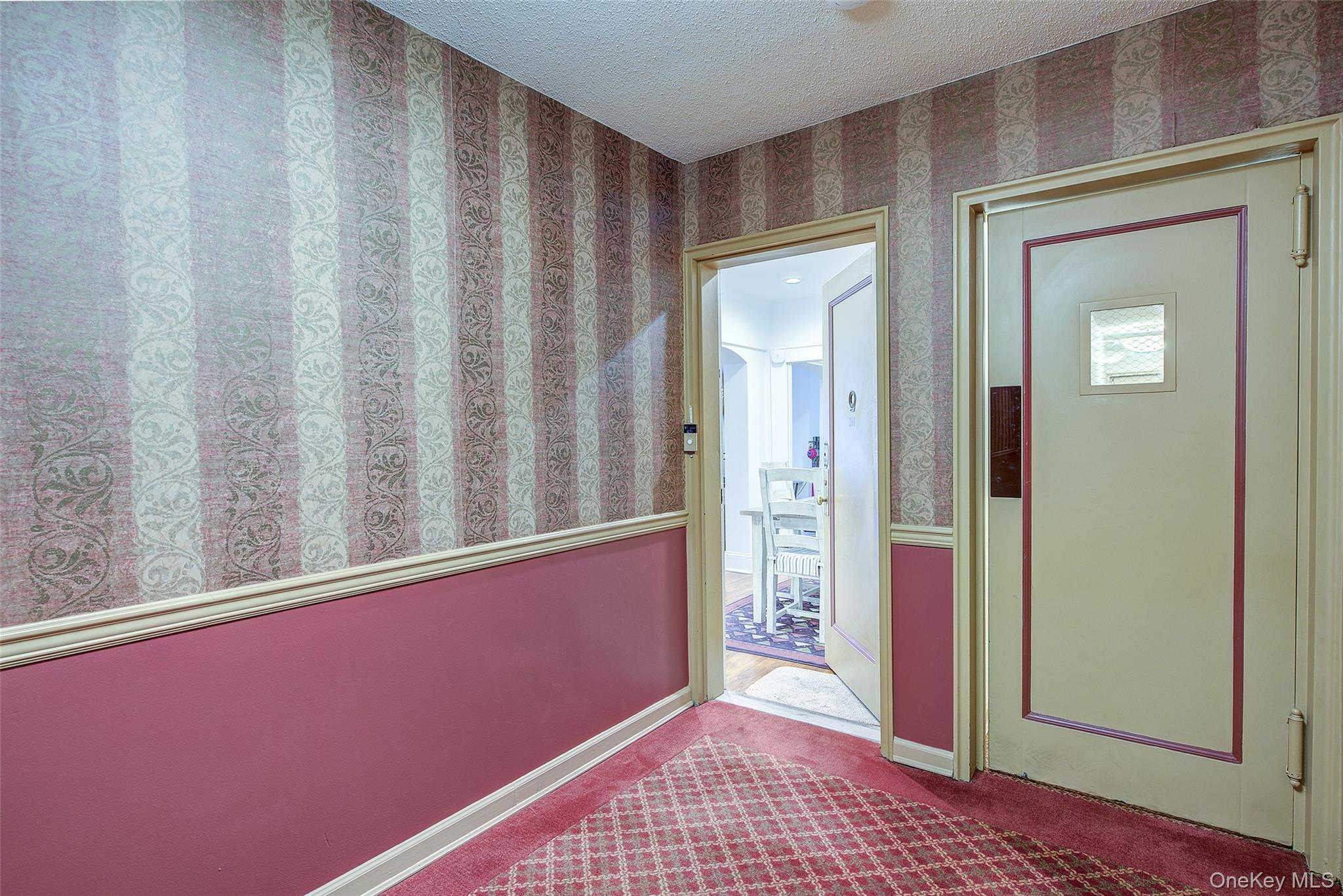 2 Town House Place # 2-H, Great Neck, NY 11021