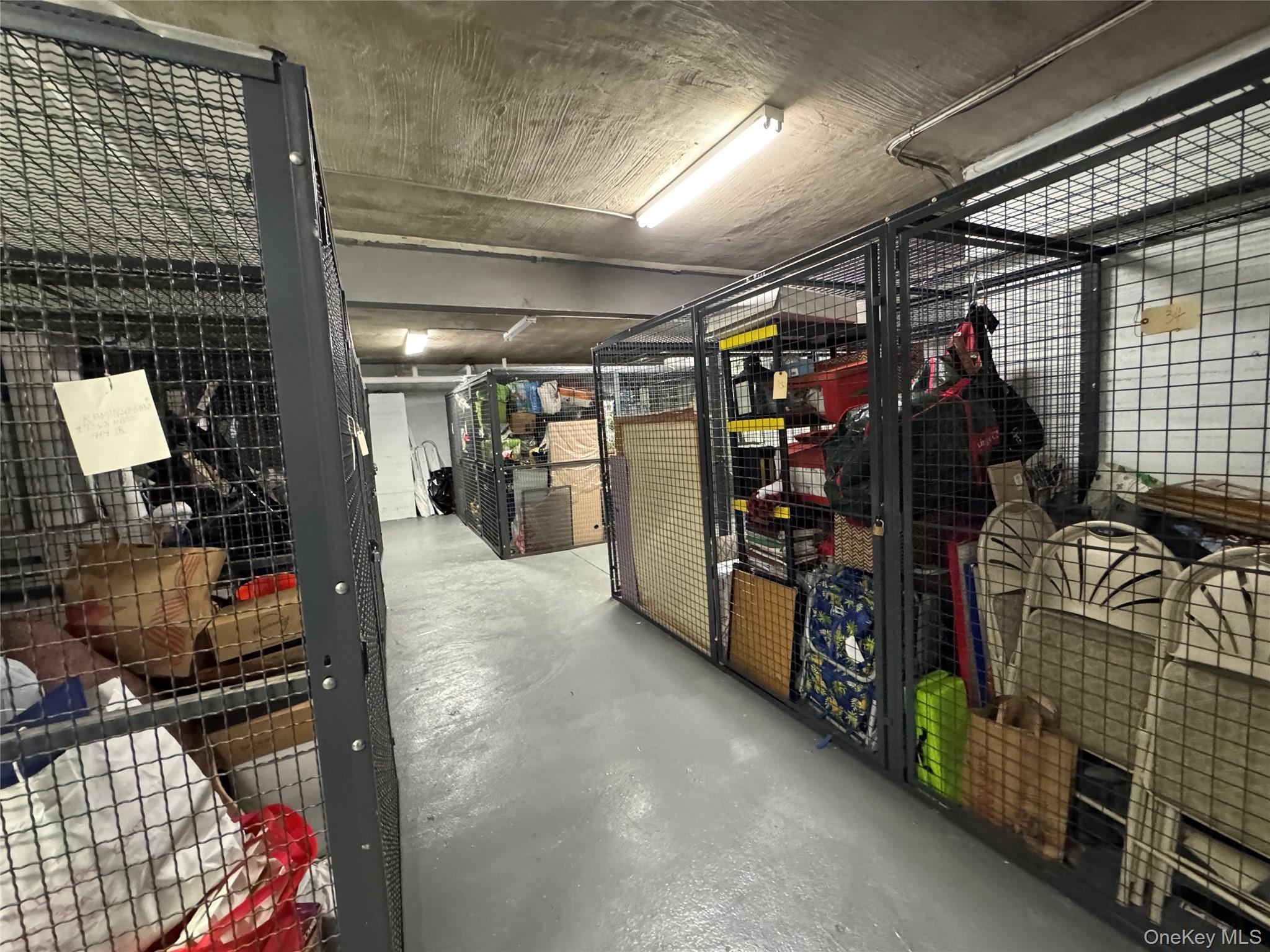 2 Town House Place # 2-H, Great Neck, NY 11021