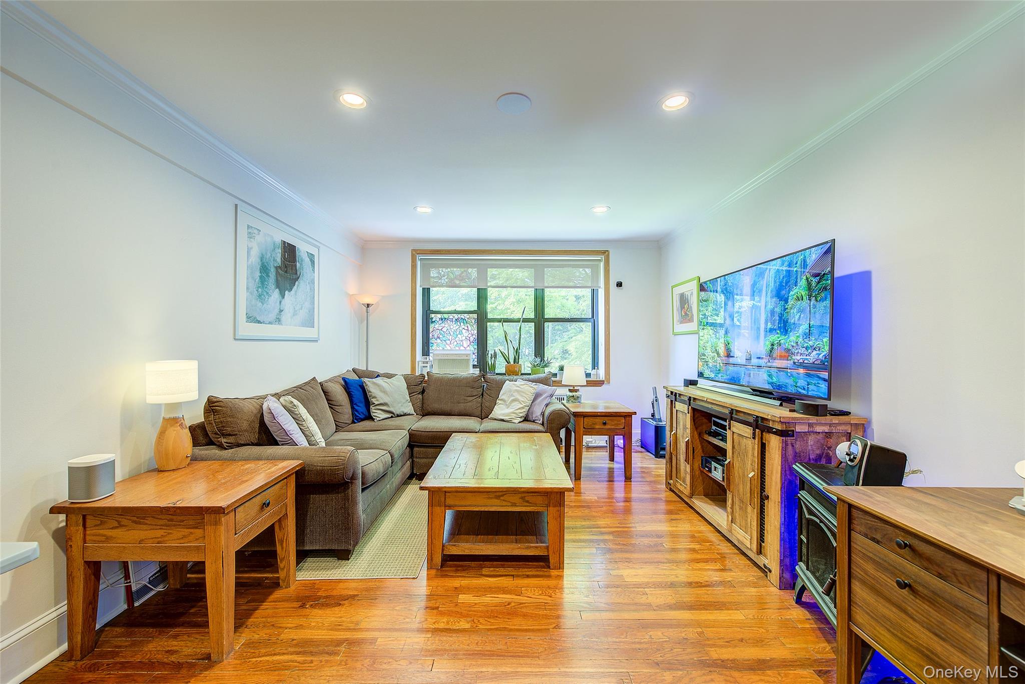 2 Town House Place # 2-H, Great Neck, NY 11021