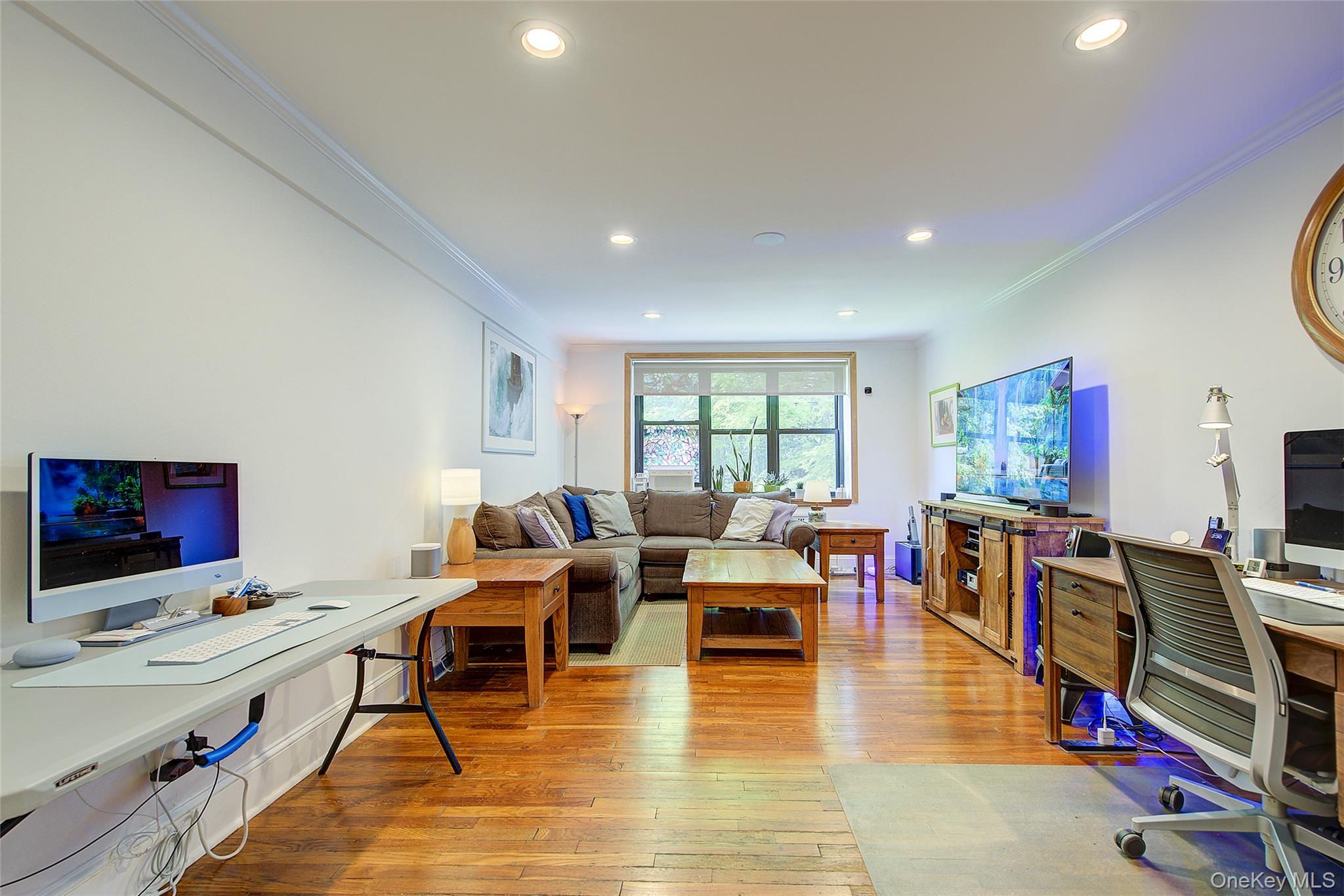 2 Town House Place # 2-H, Great Neck, NY 11021