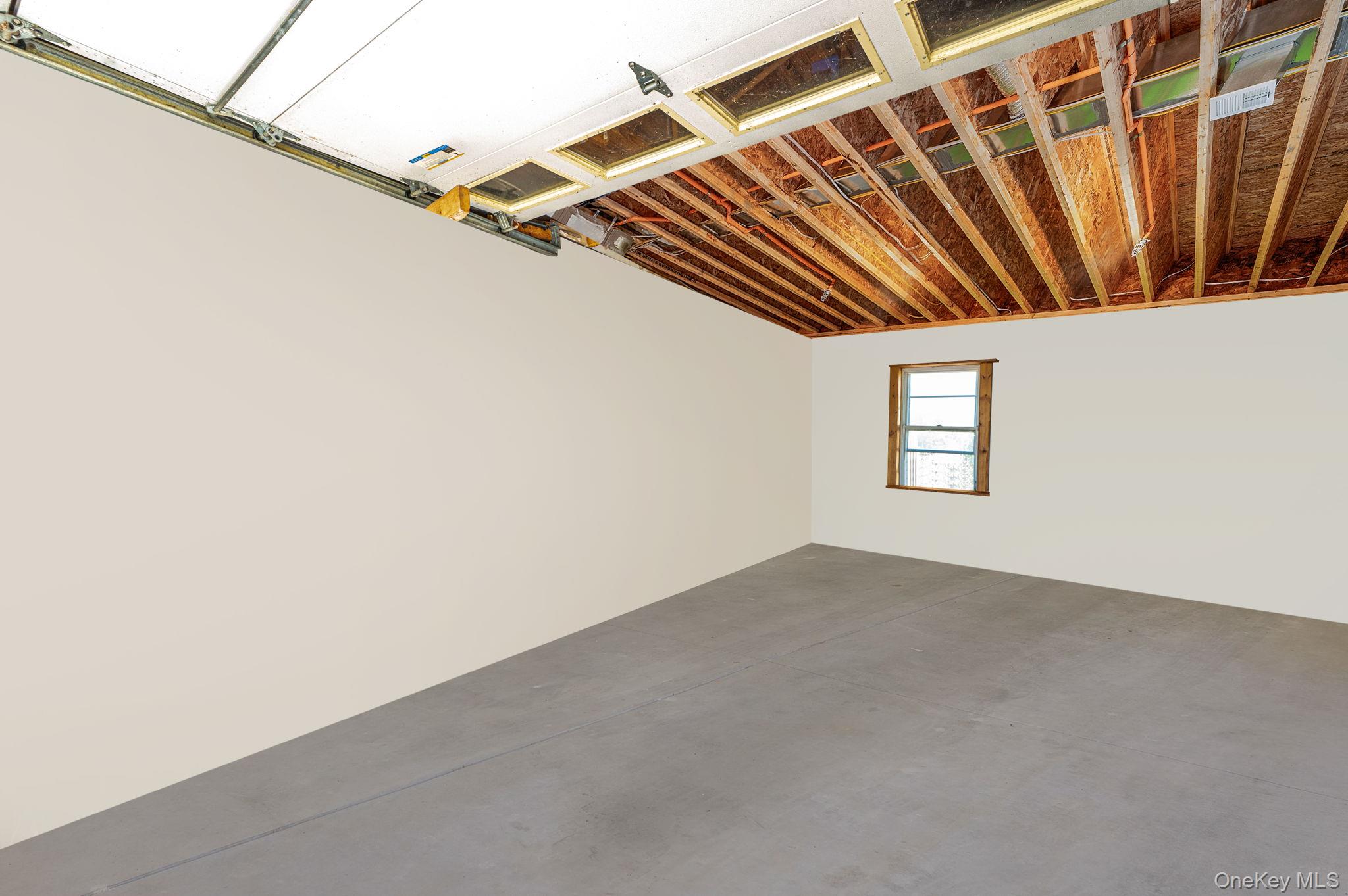 92 E John Street, Lindenhurst, NY 11757