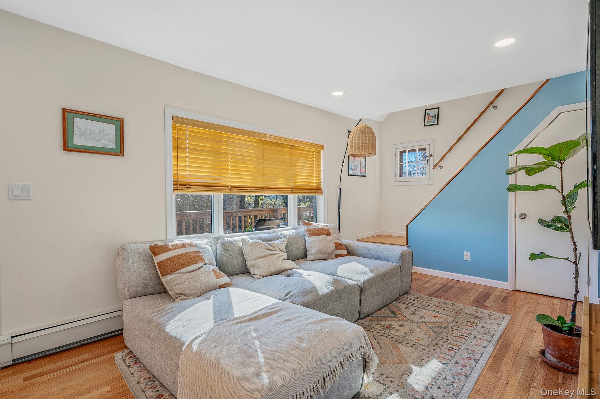 92 E John Street, Lindenhurst, NY 11757