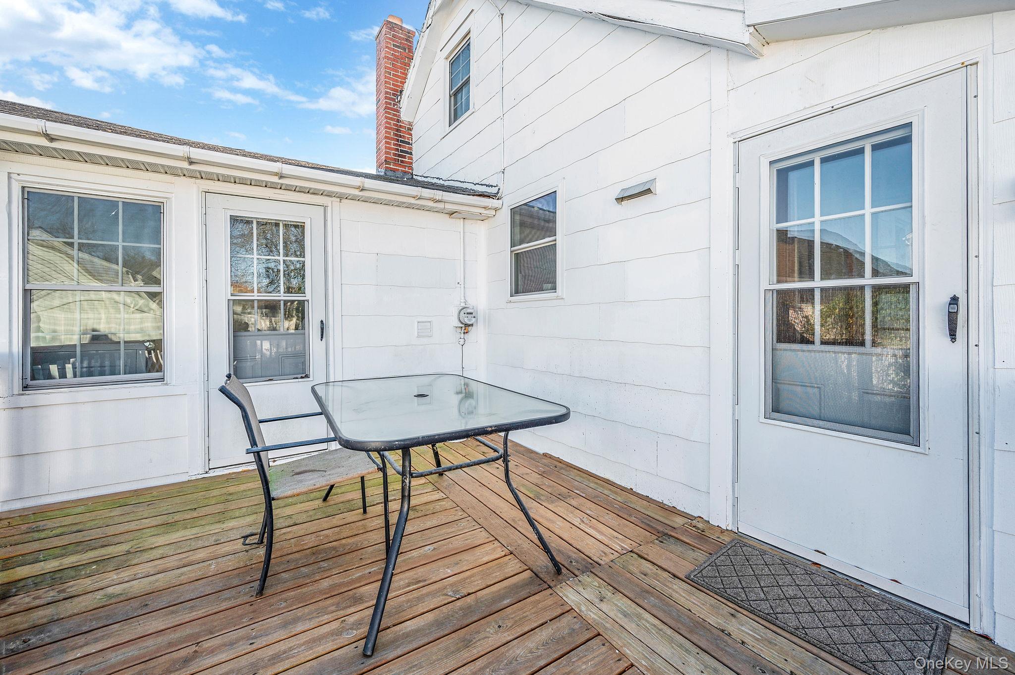 92 E John Street, Lindenhurst, NY 11757