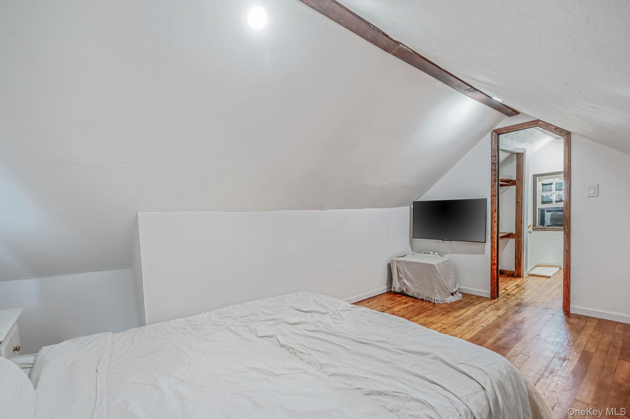 92 E John Street, Lindenhurst, NY 11757