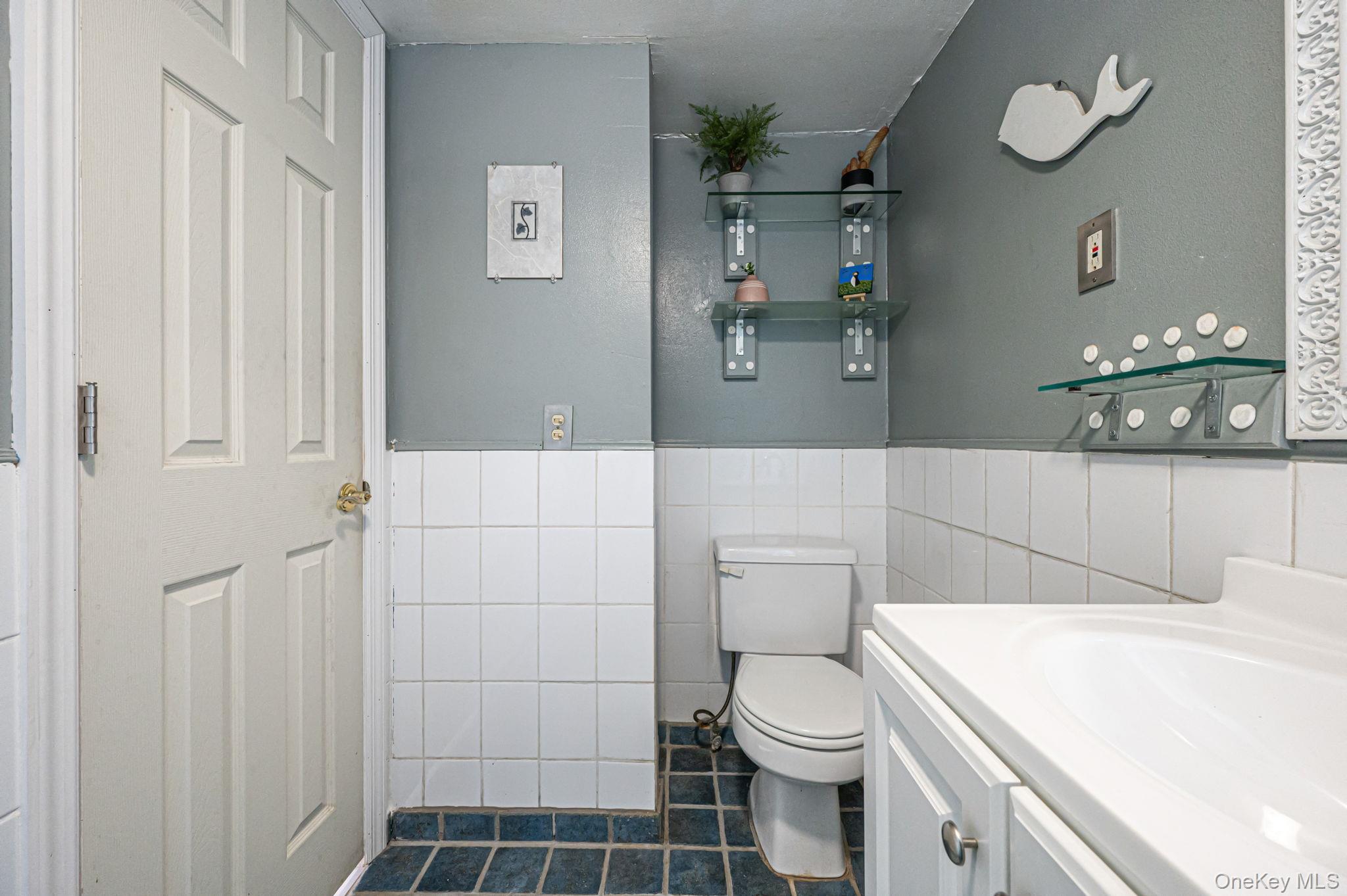 92 E John Street, Lindenhurst, NY 11757