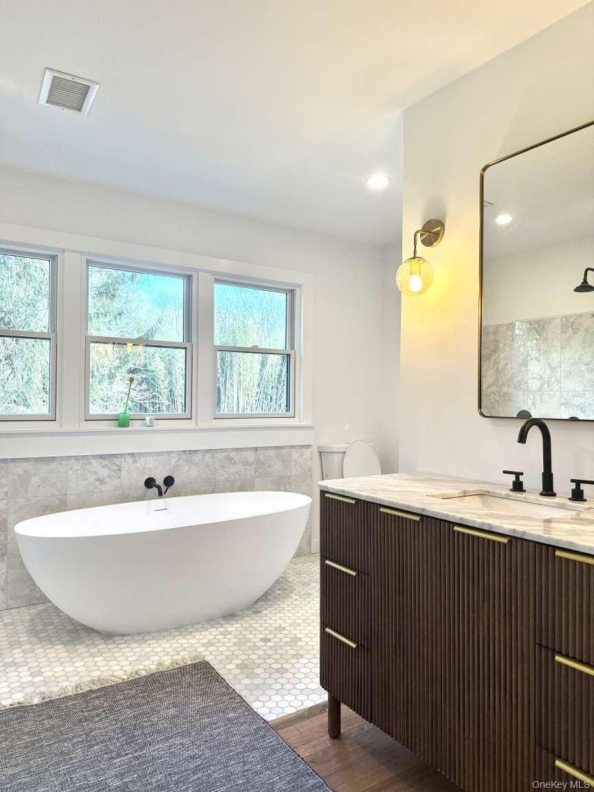 35 Mott Lane, Brookhaven, NY 11719