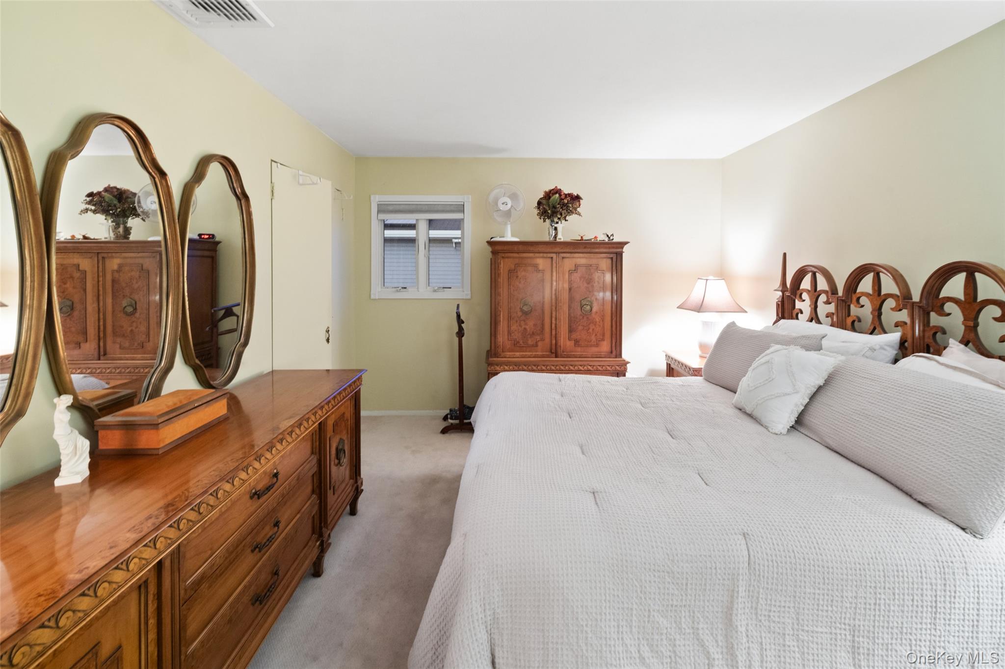 51 Deer Lane, Hicksville, NY 11801