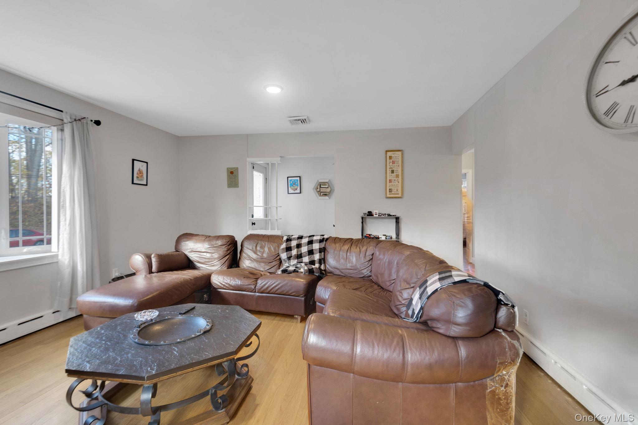 11 Sunset Drive, New Windsor, NY 12553