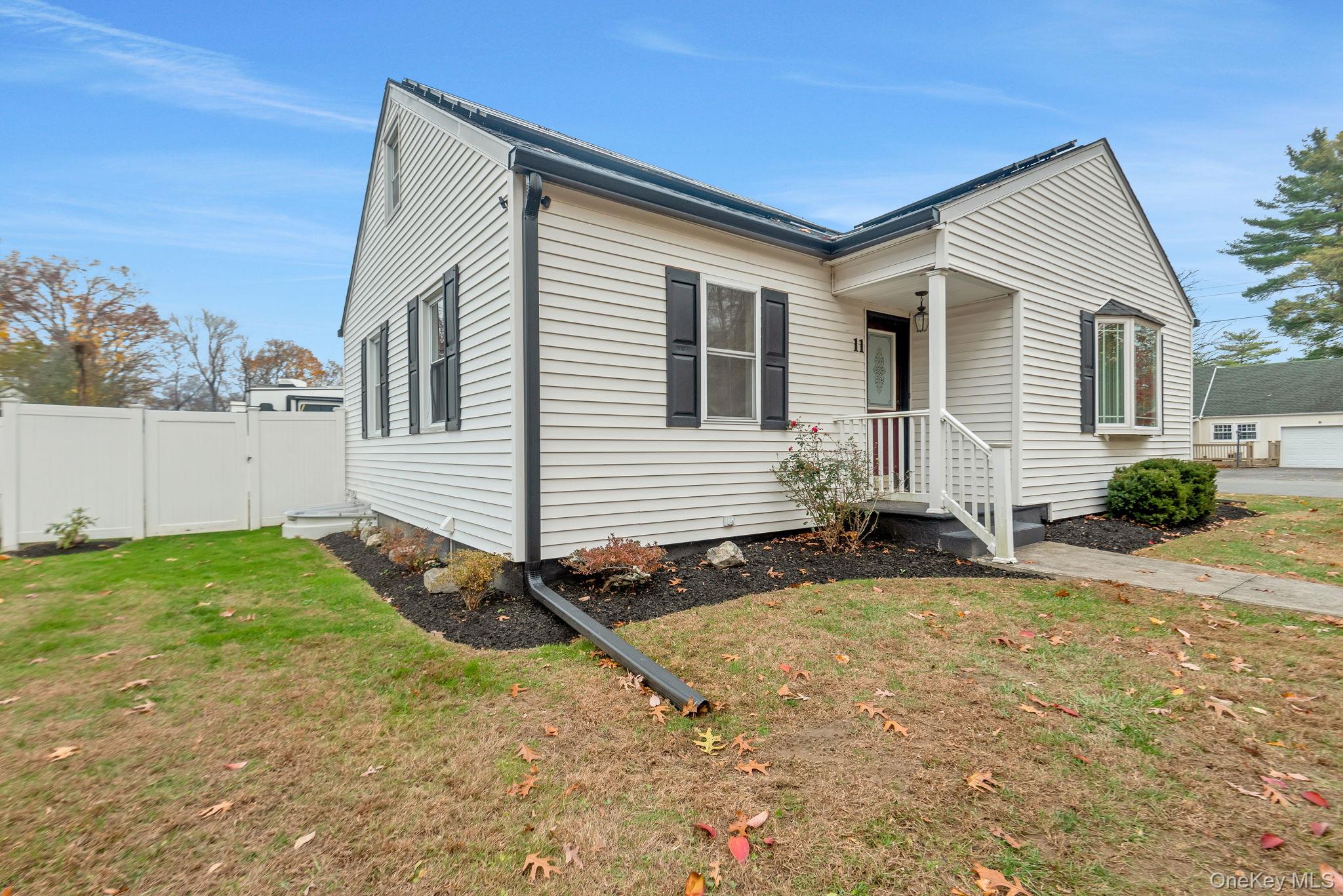 11 Sunset Drive, New Windsor, NY 12553