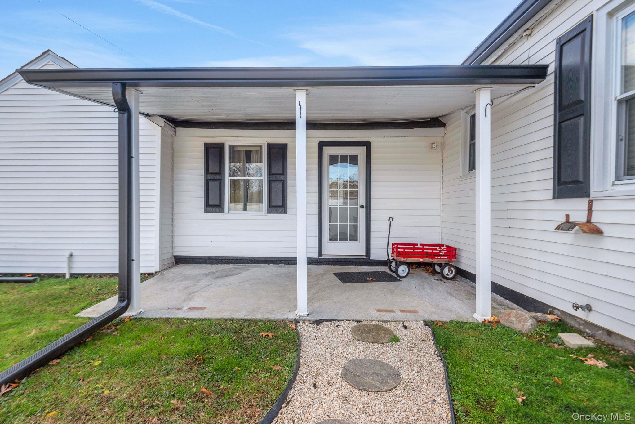 11 Sunset Drive, New Windsor, NY 12553