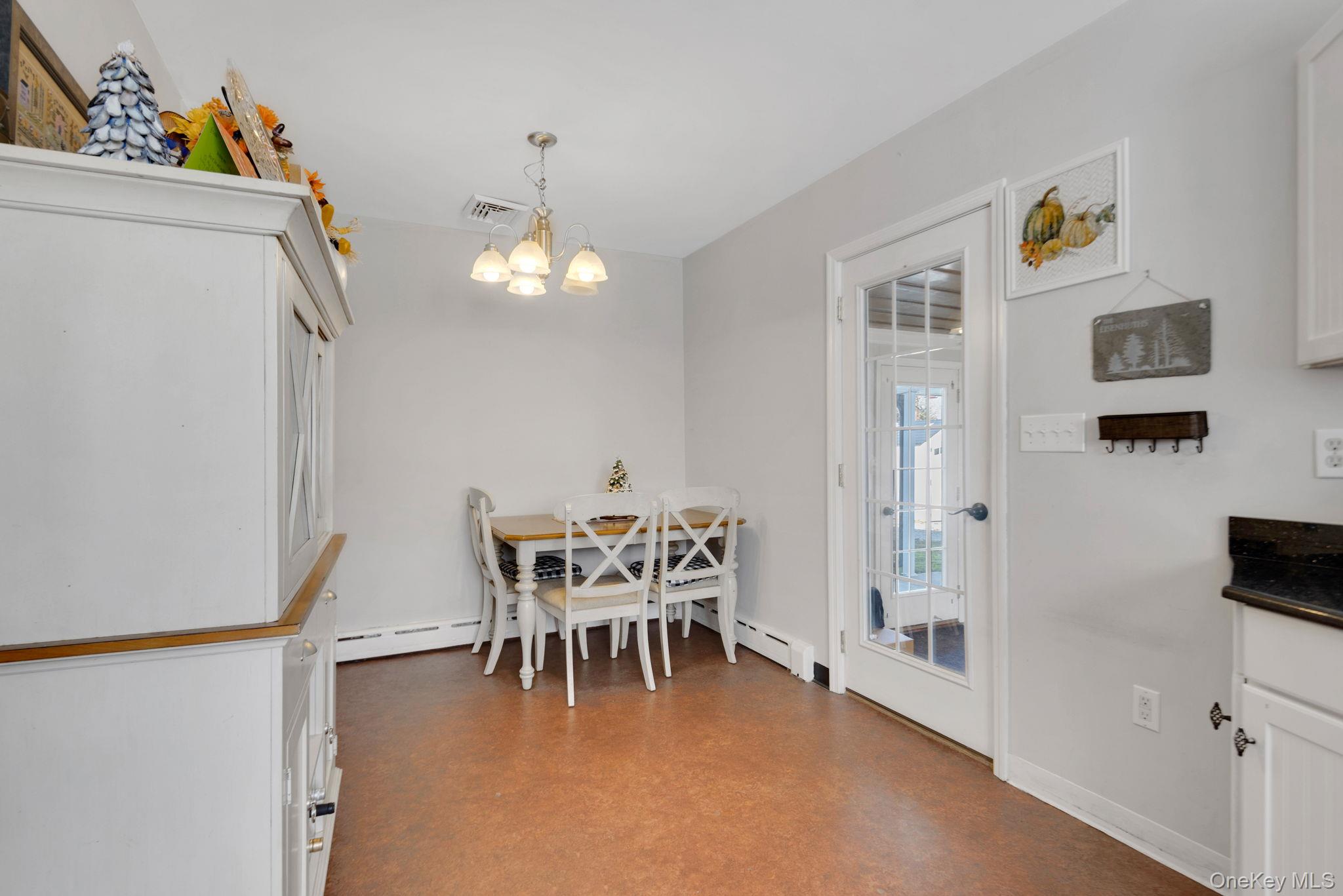 11 Sunset Drive, New Windsor, NY 12553