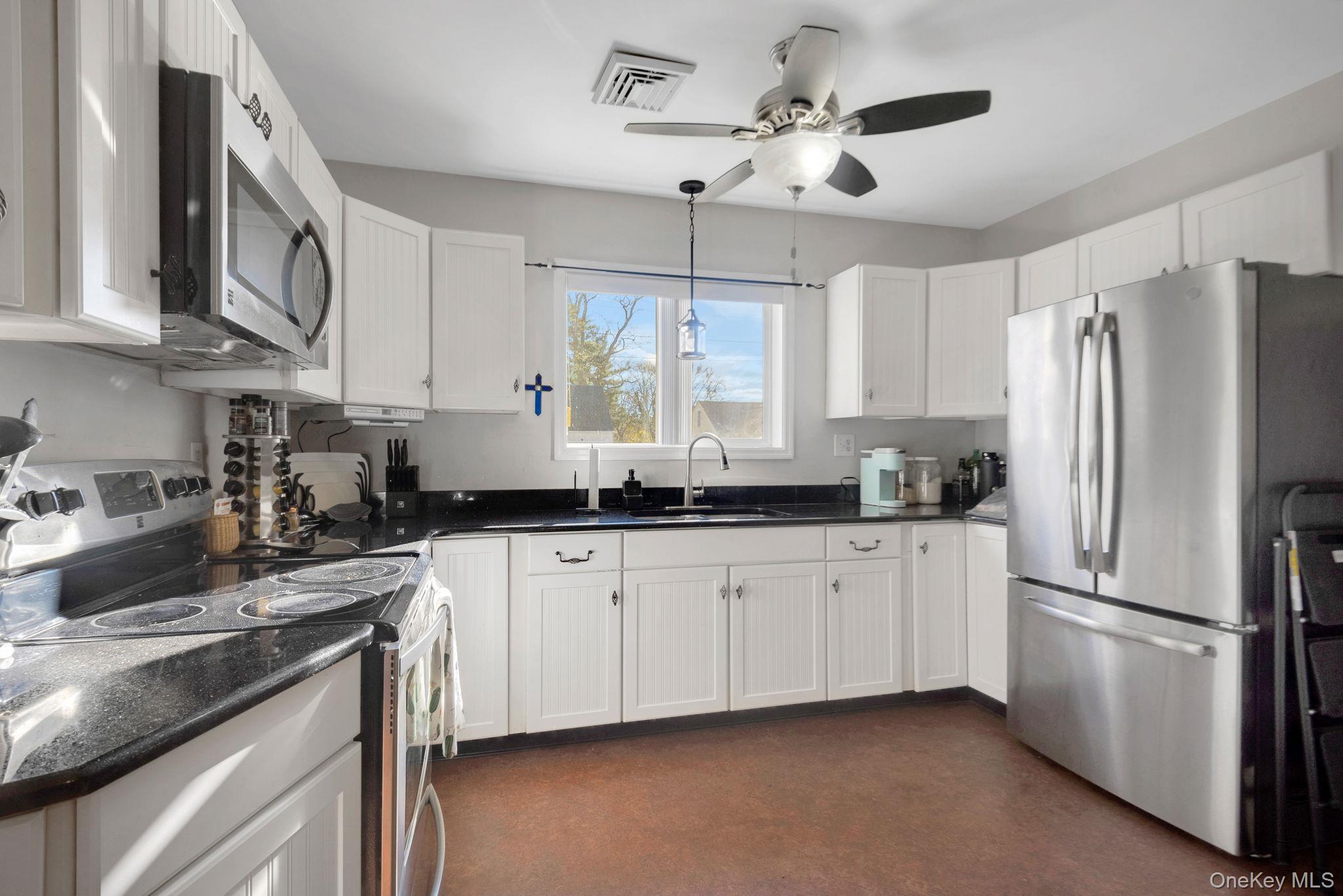 11 Sunset Drive, New Windsor, NY 12553