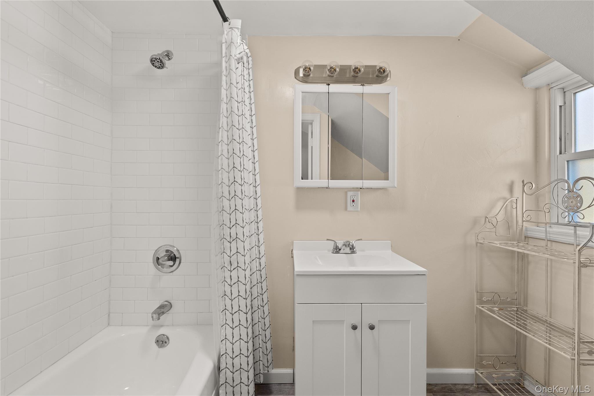 174 Mills Pond Road # 2D, Saint James, NY 11780