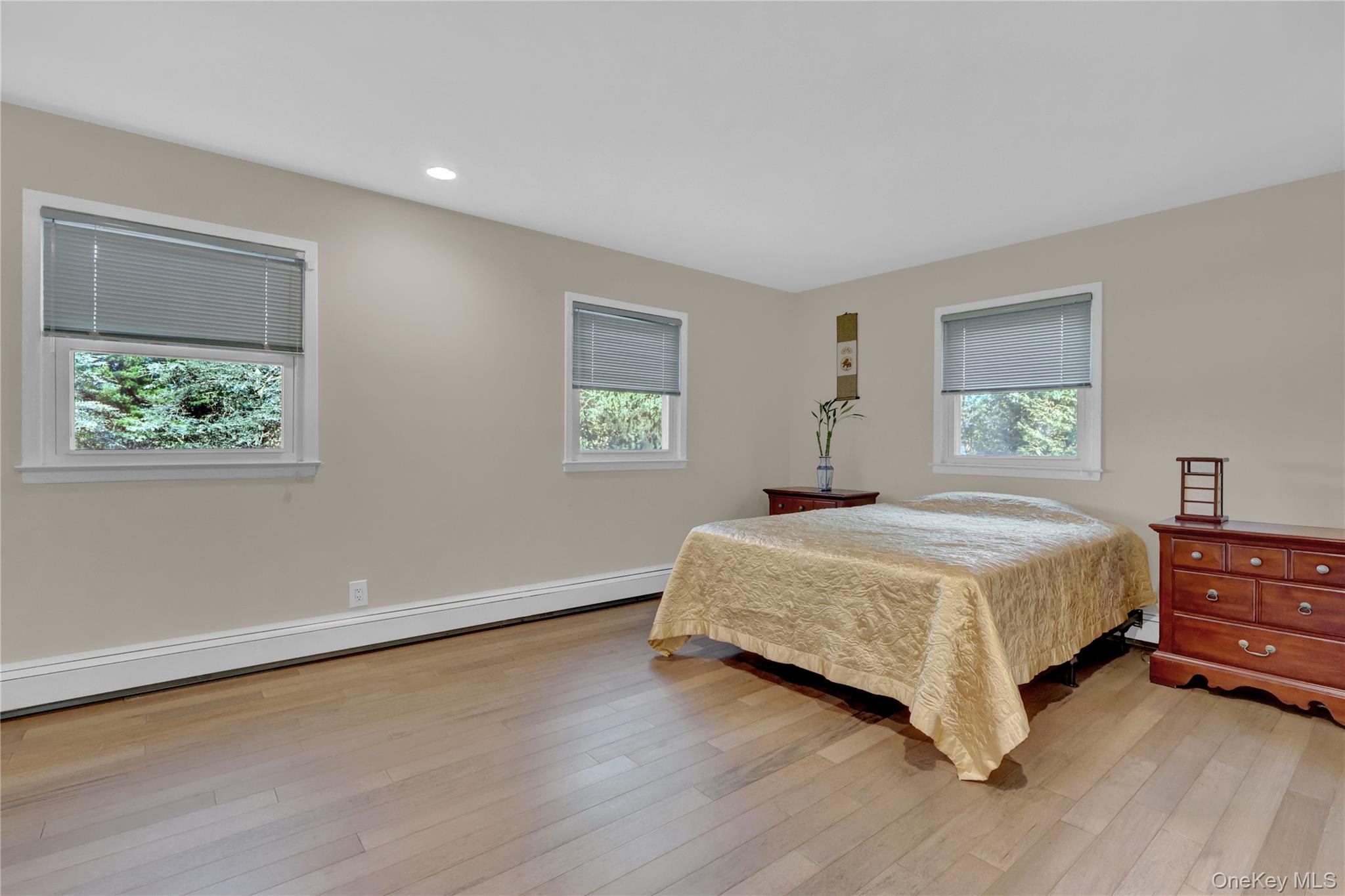 165 Tara Drive, Roslyn, NY 11576