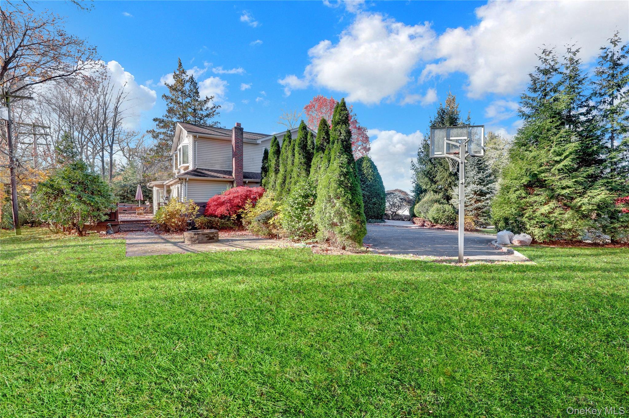 165 Tara Drive, Roslyn, NY 11576