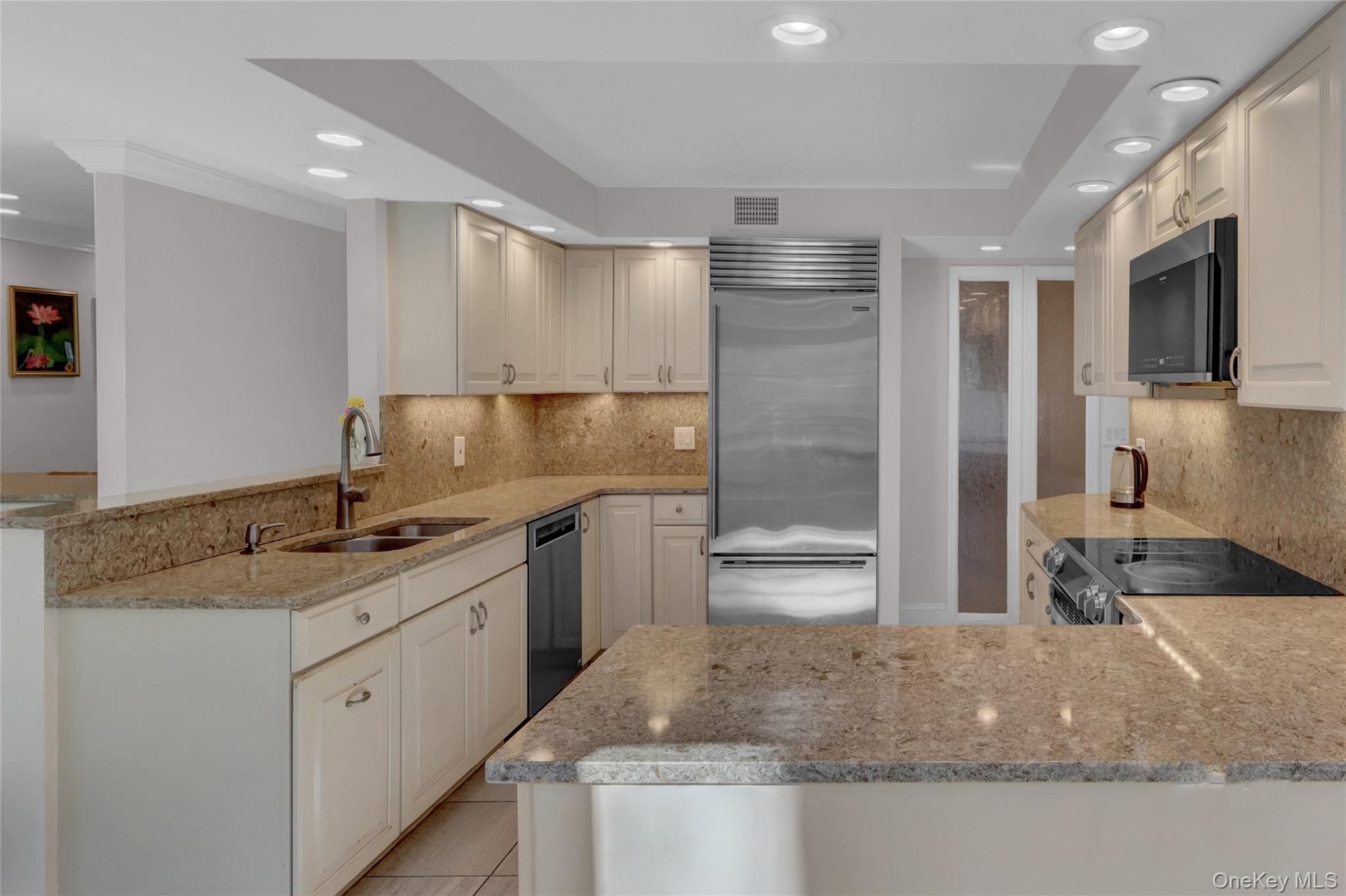 165 Tara Drive, Roslyn, NY 11576