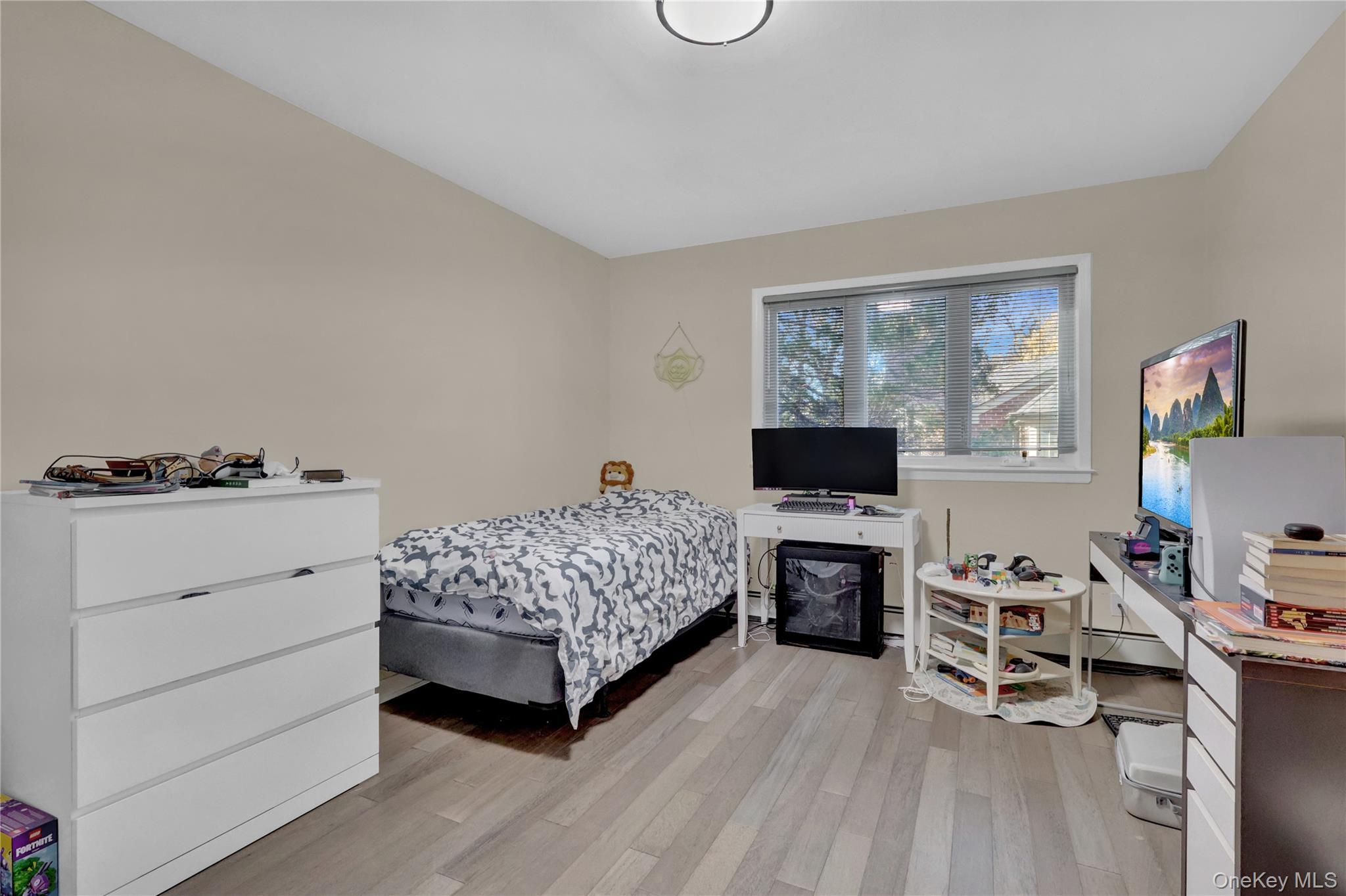 165 Tara Drive, Roslyn, NY 11576