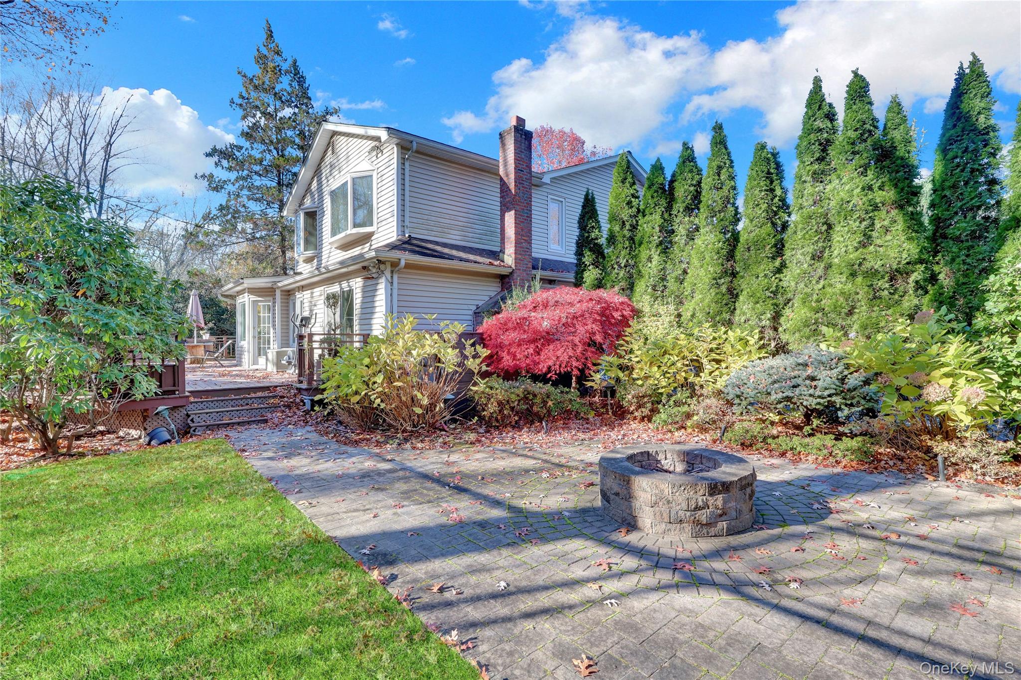 165 Tara Drive, Roslyn, NY 11576