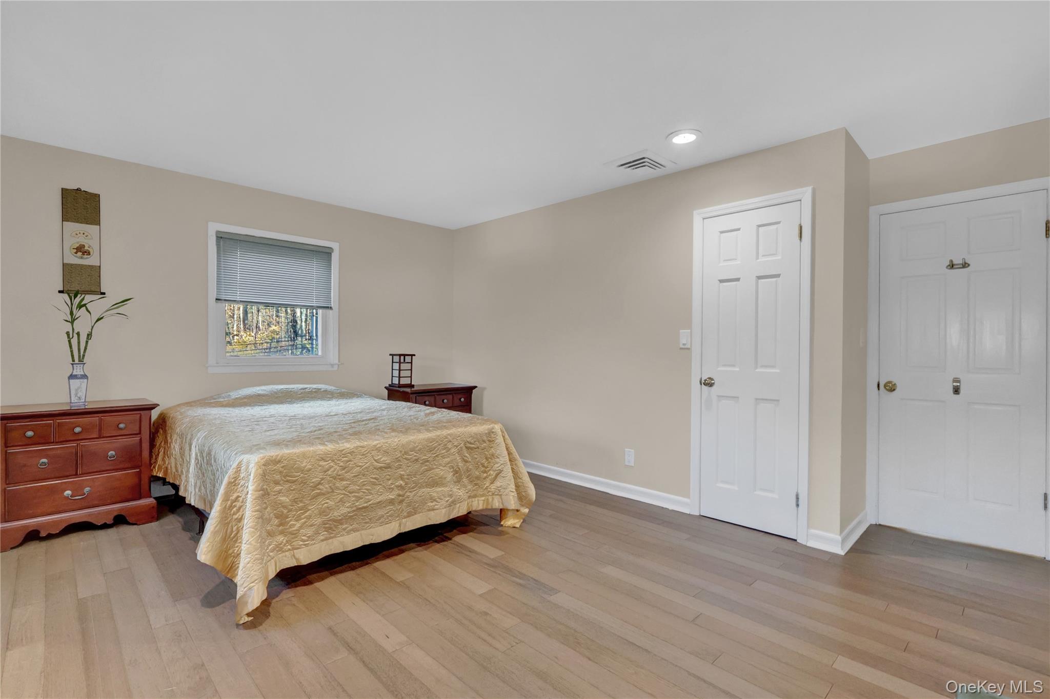 165 Tara Drive, Roslyn, NY 11576