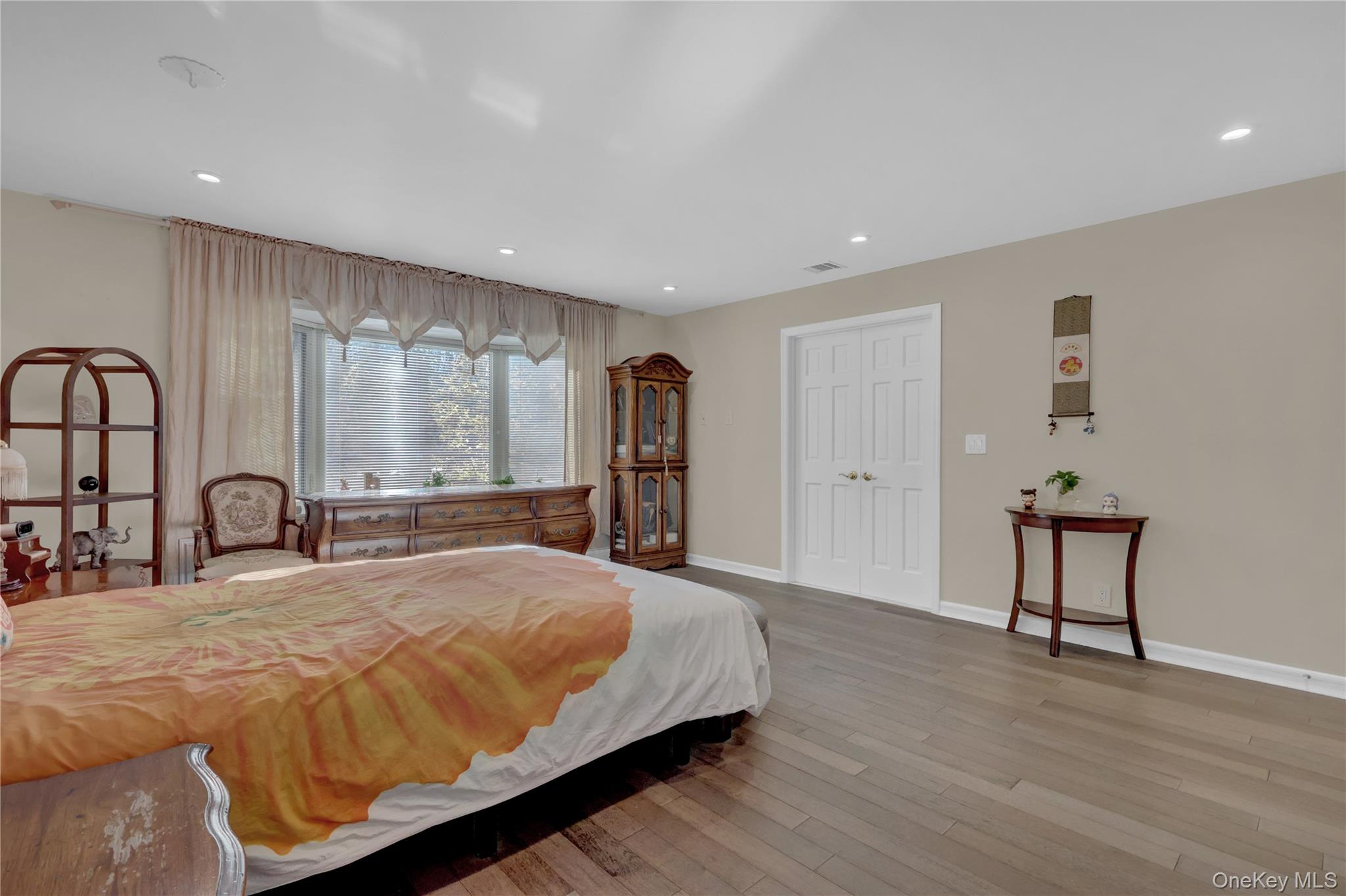 165 Tara Drive, Roslyn, NY 11576