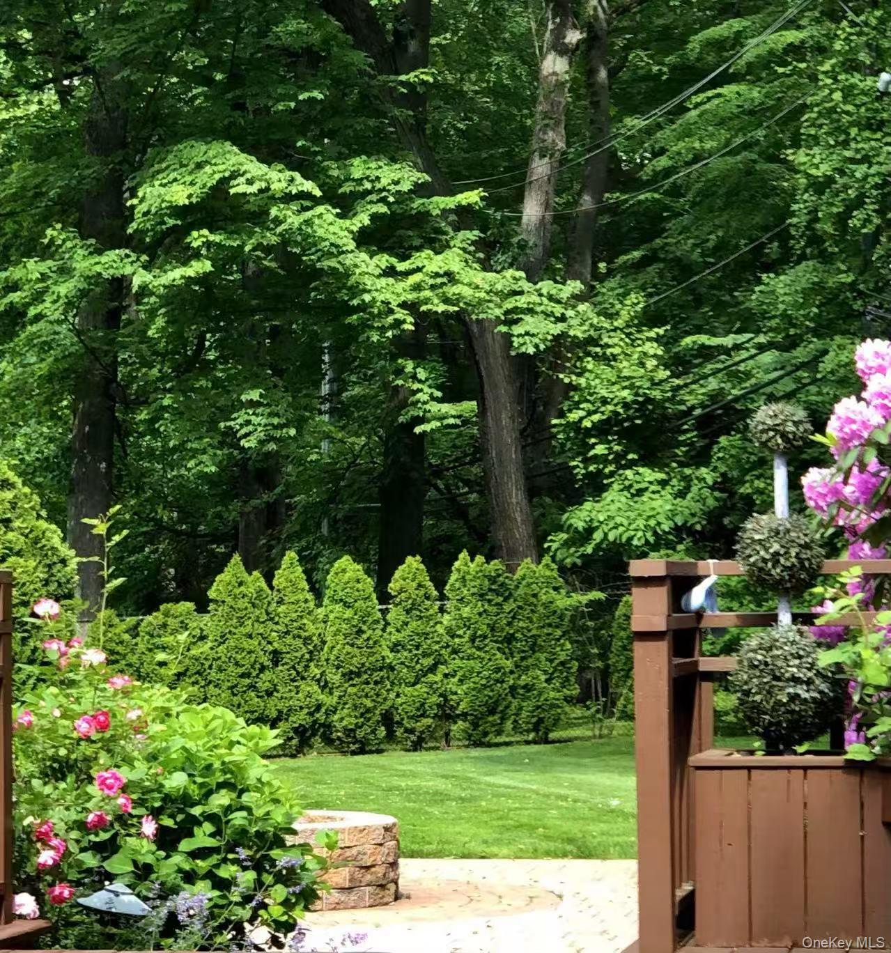 165 Tara Drive, Roslyn, NY 11576