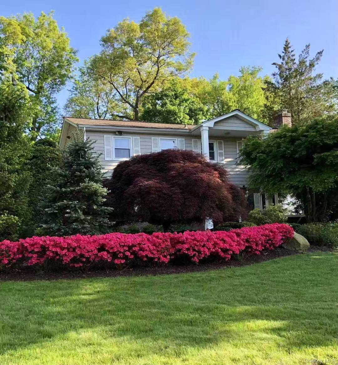 165 Tara Drive, Roslyn, NY 11576