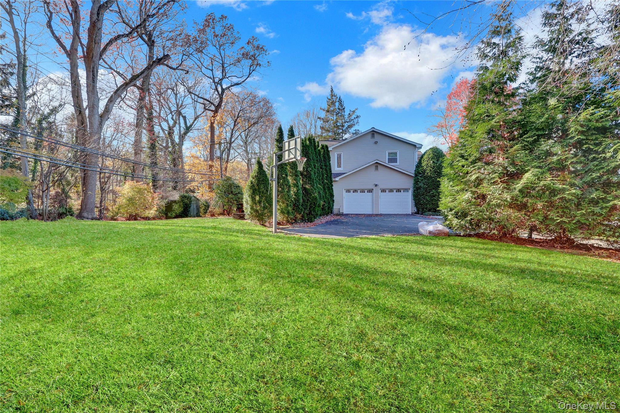 165 Tara Drive, Roslyn, NY 11576