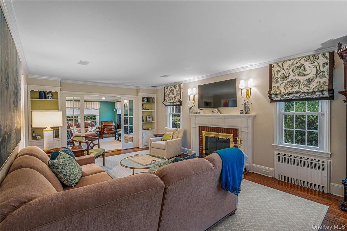 142 Cambridge Avenue, Garden City, NY 11530