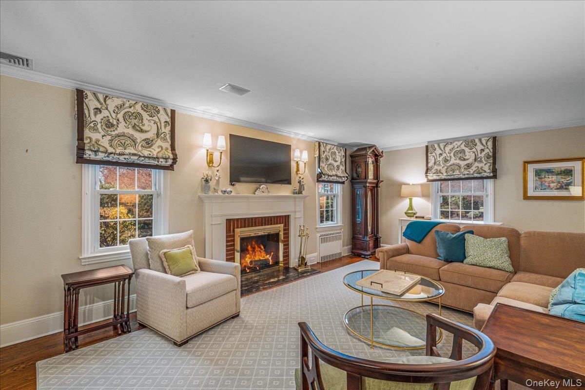 142 Cambridge Avenue, Garden City, NY 11530