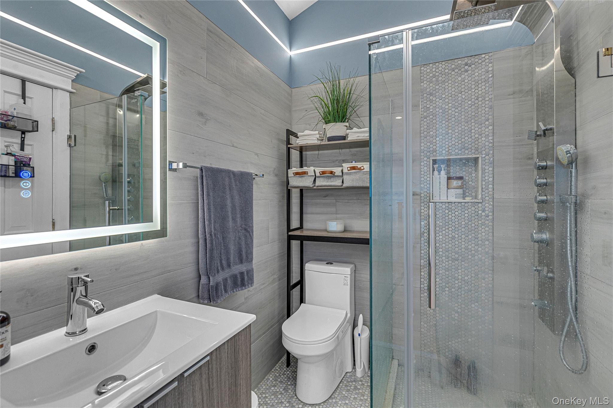 803 S 7th Street, Lindenhurst, NY 11757