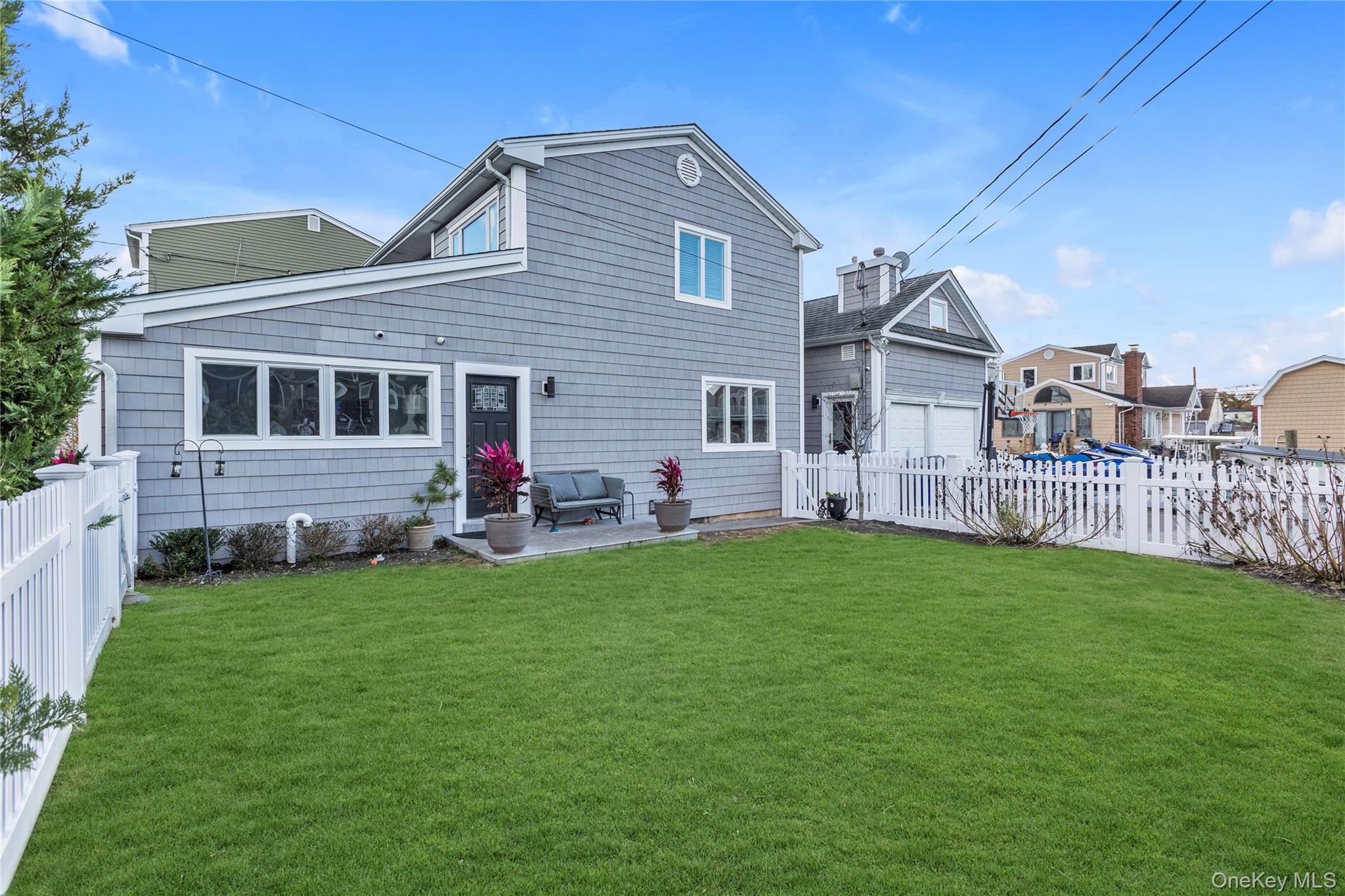 803 S 7th Street, Lindenhurst, NY 11757