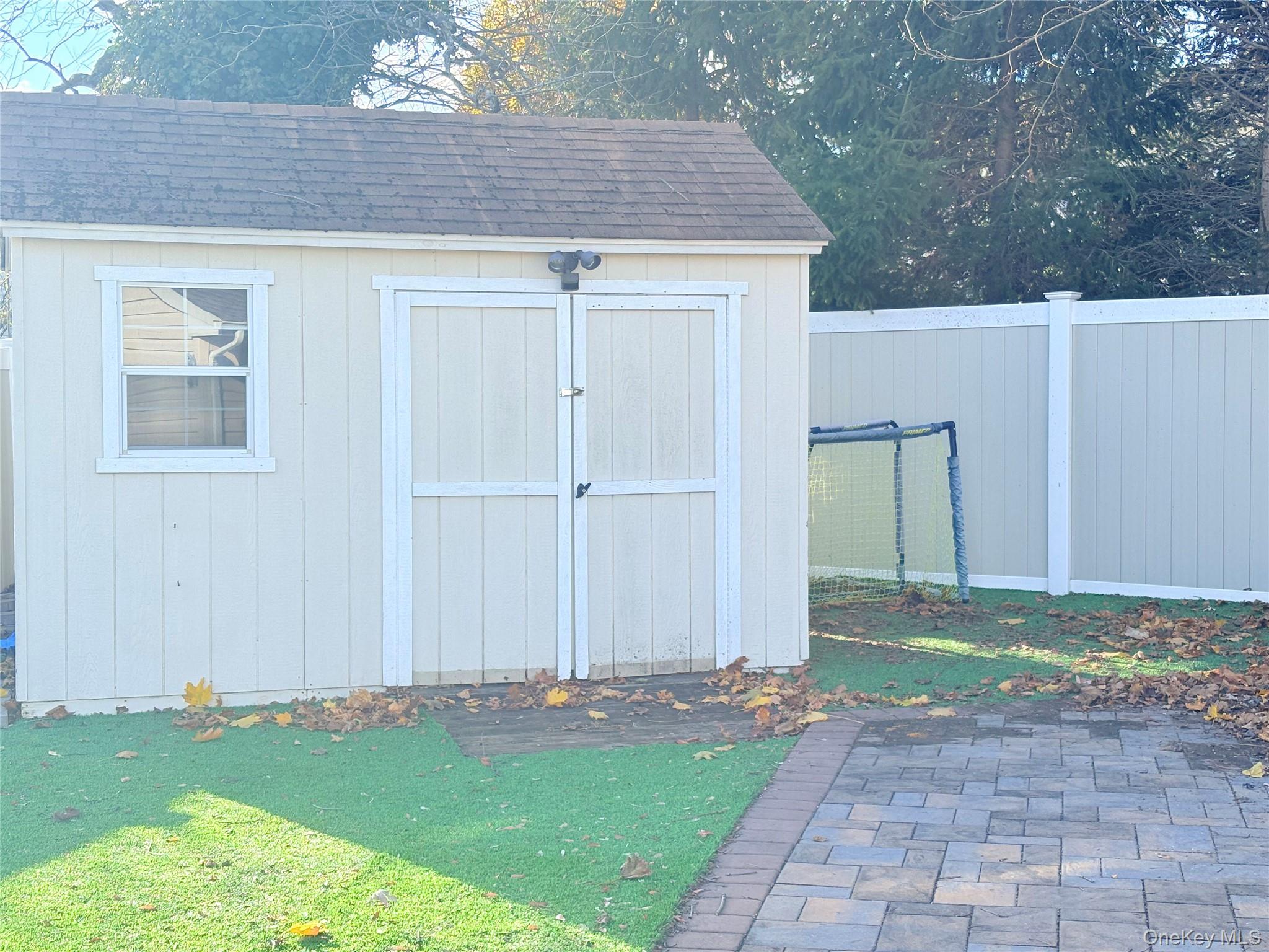 40 Alton Road, Babylon, NY 11702