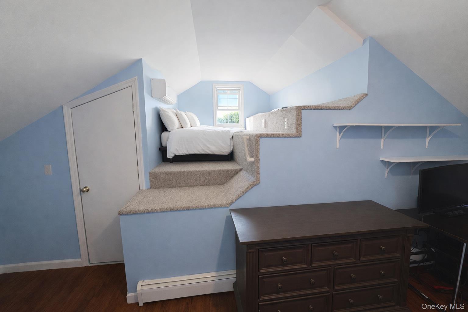 40 Alton Road, Babylon, NY 11702