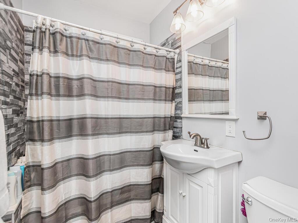 1352 Hollywood Avenue, Bronx, NY 10461