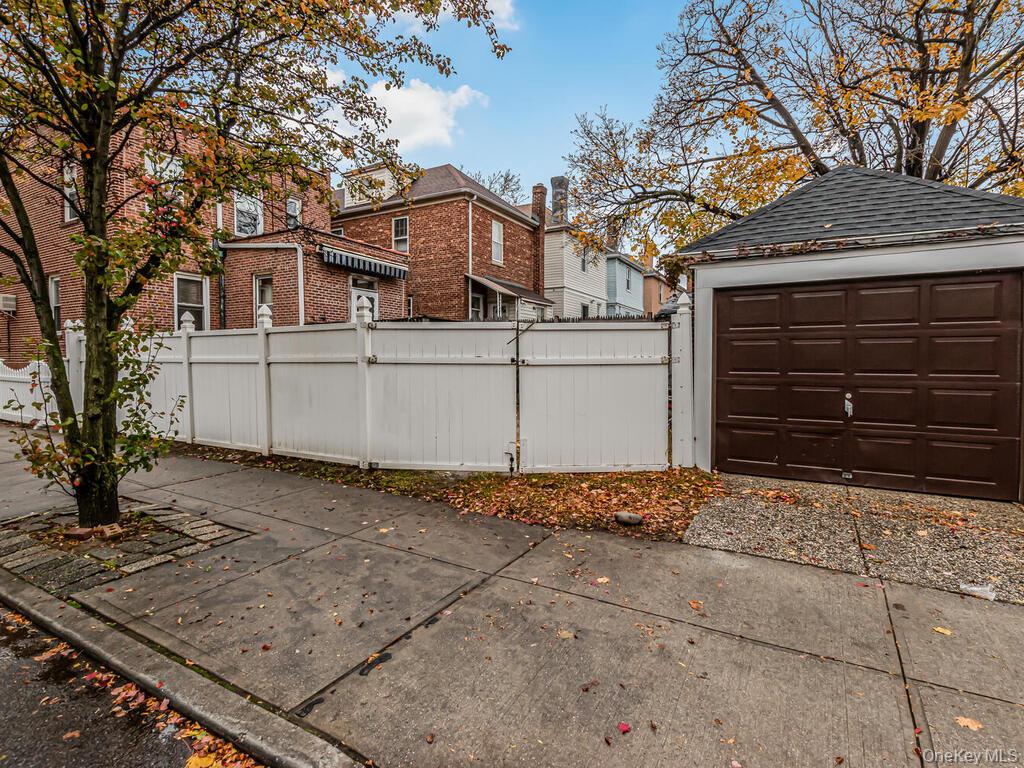 1352 Hollywood Avenue, Bronx, NY 10461