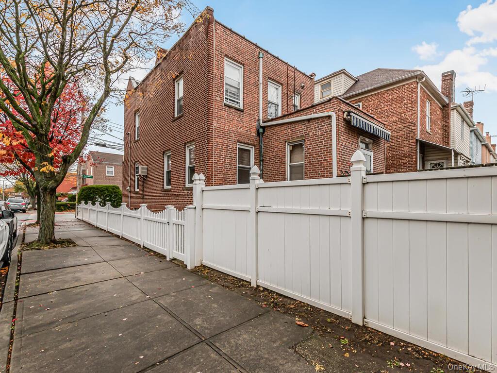 1352 Hollywood Avenue, Bronx, NY 10461