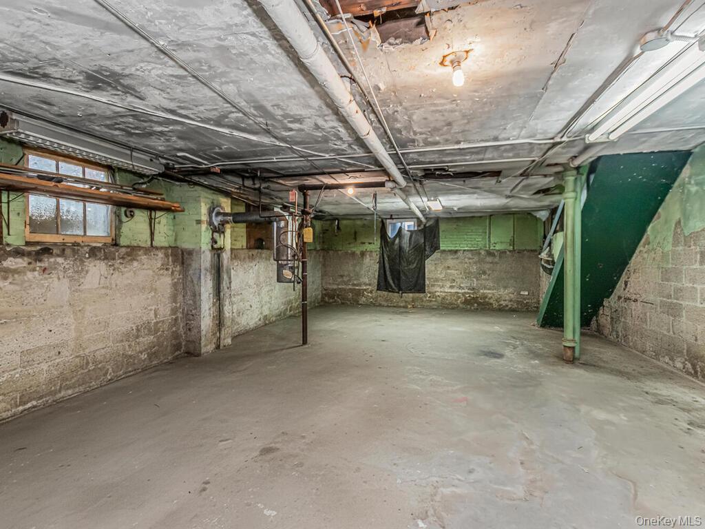 1352 Hollywood Avenue, Bronx, NY 10461