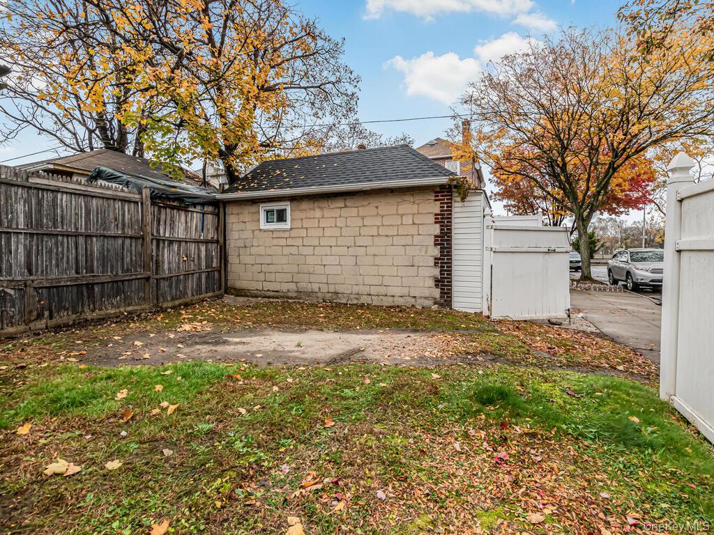 1352 Hollywood Avenue, Bronx, NY 10461