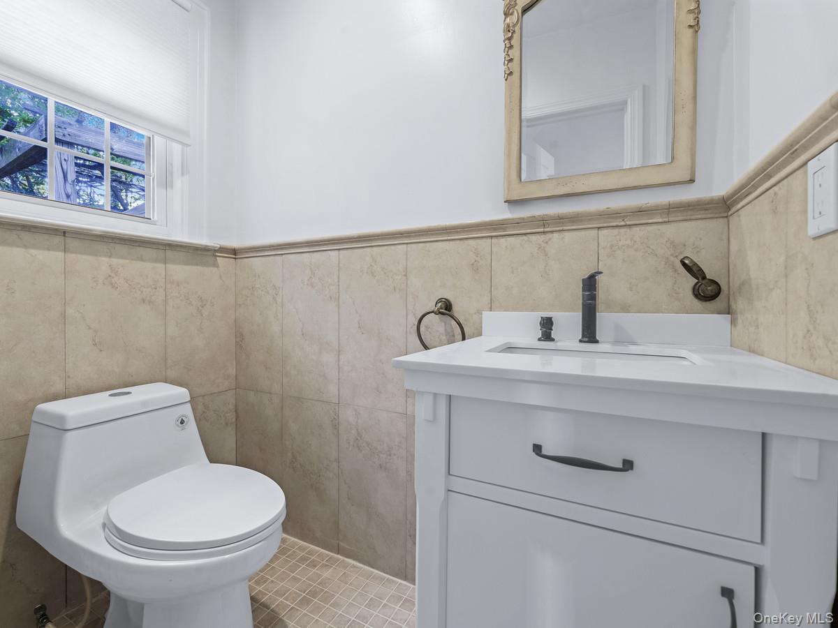 14 Nirvana Avenue, Great Neck, NY 11023