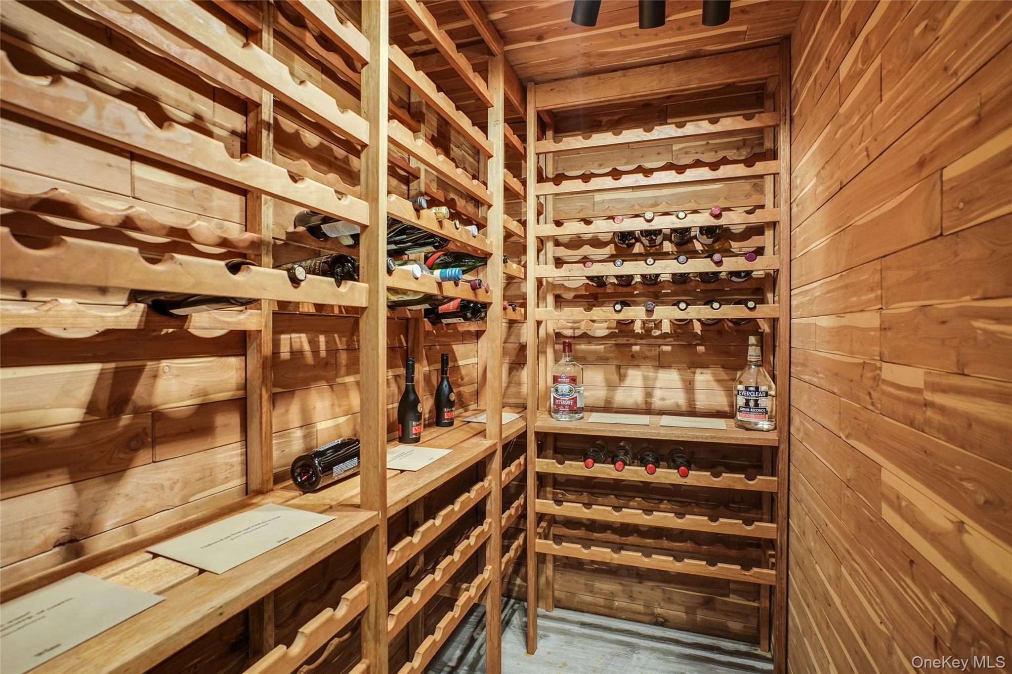 1041 Glen Cove Avenue, Roslyn Harbor, NY 11576