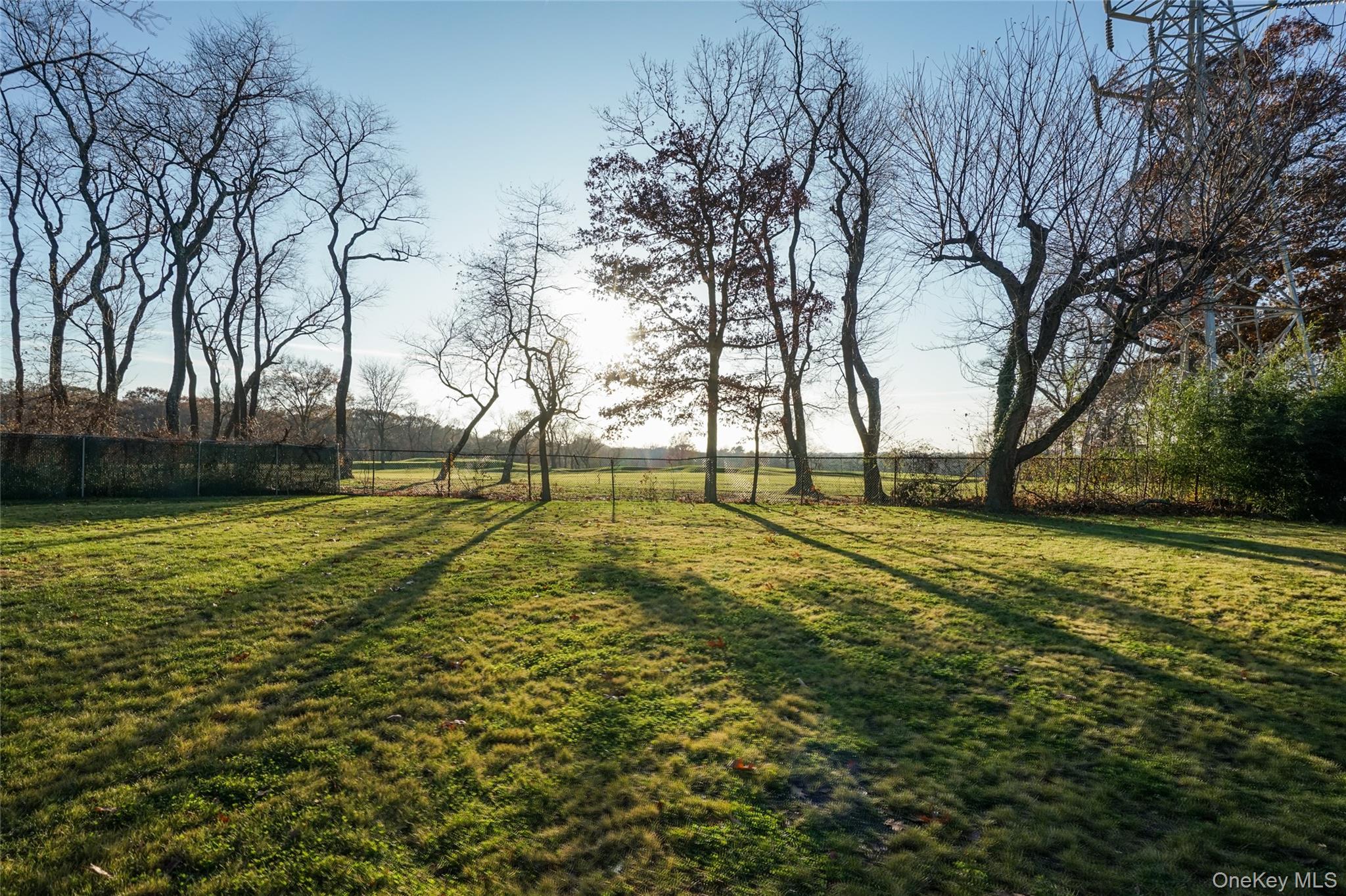 1041 Glen Cove Avenue, Roslyn Harbor, NY 11576