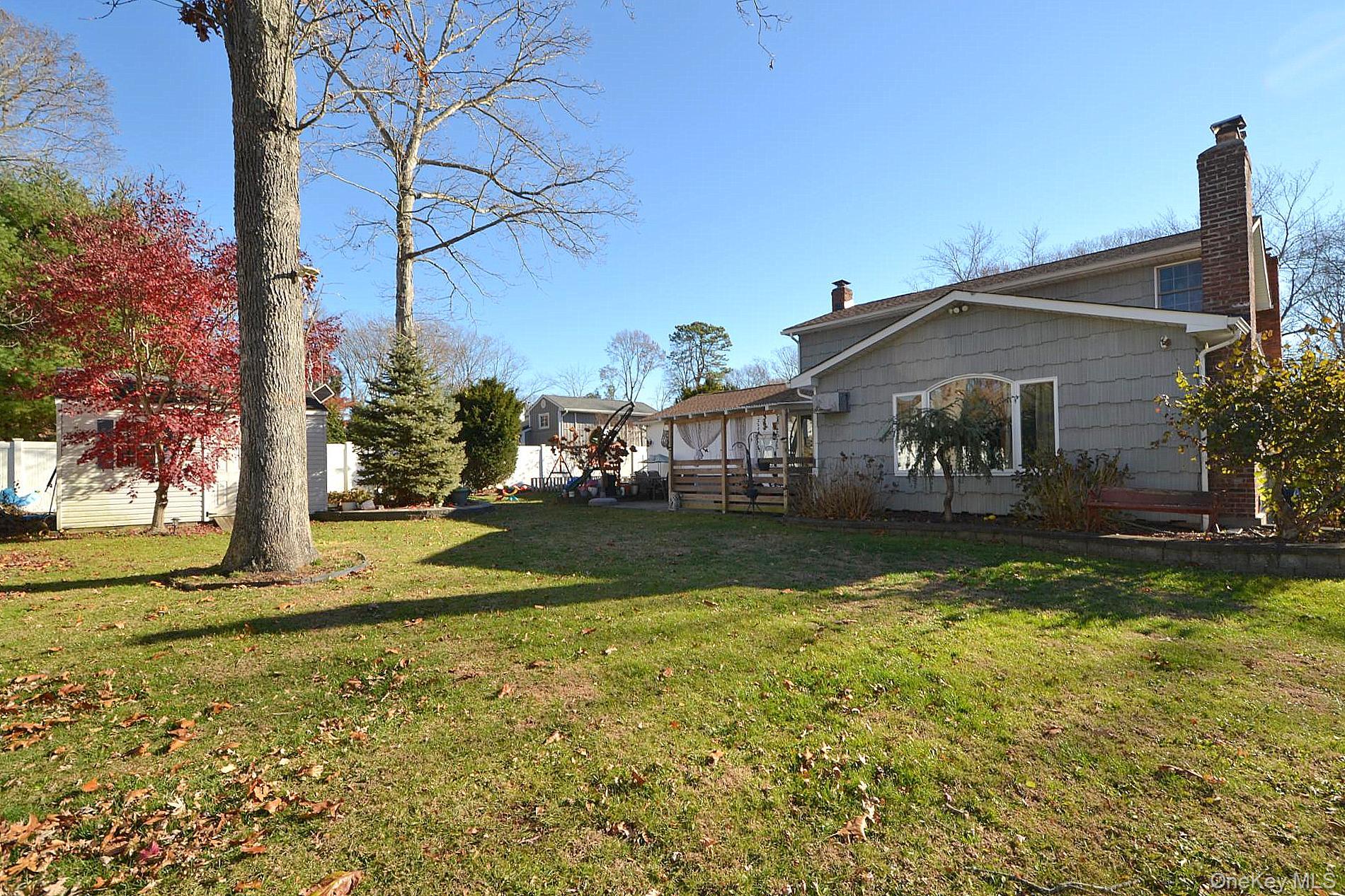 27 Albright Road, Coram, NY 11727