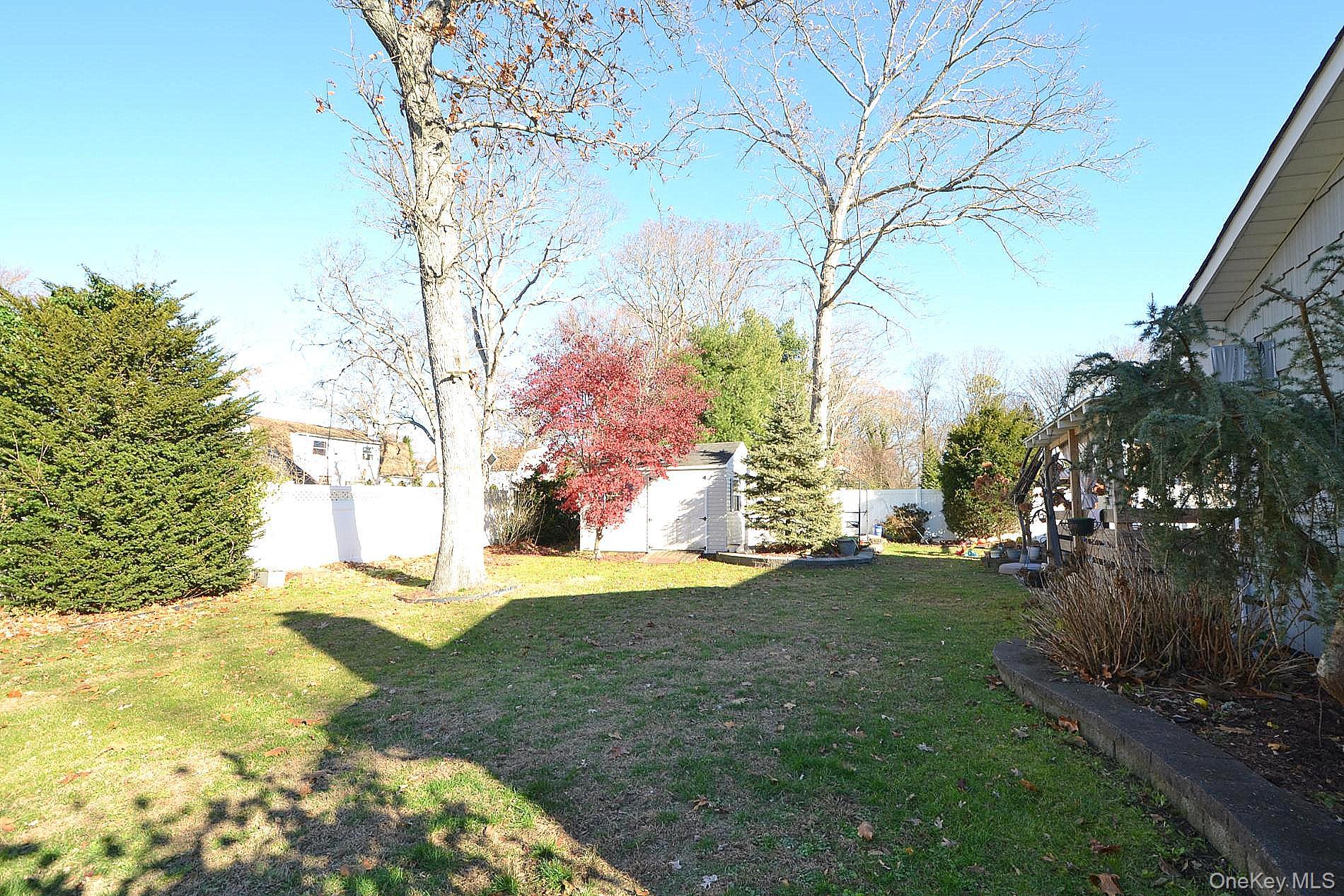 27 Albright Road, Coram, NY 11727