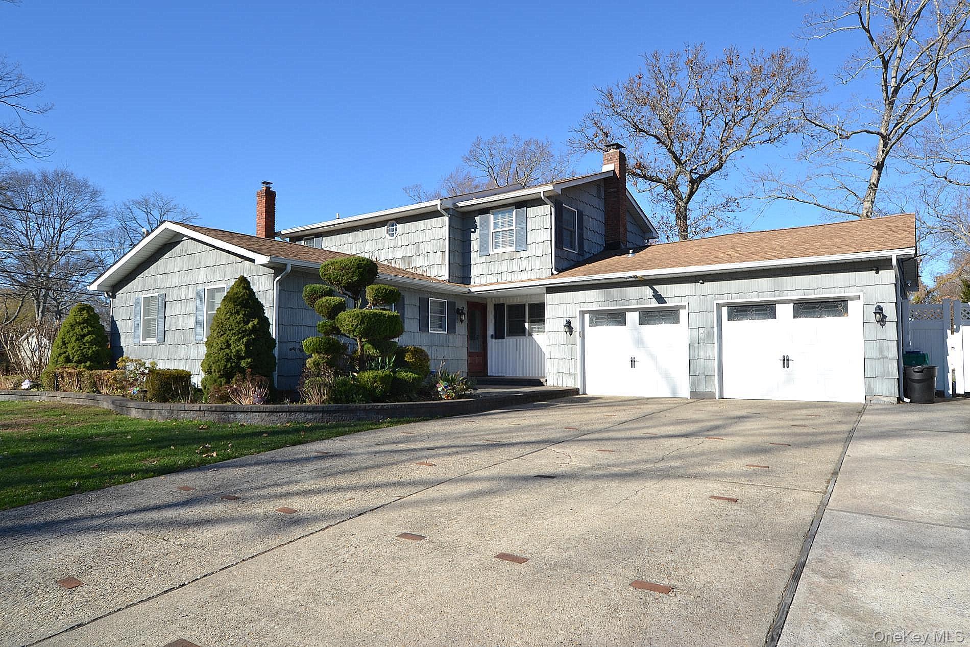 27 Albright Road, Coram, NY 11727