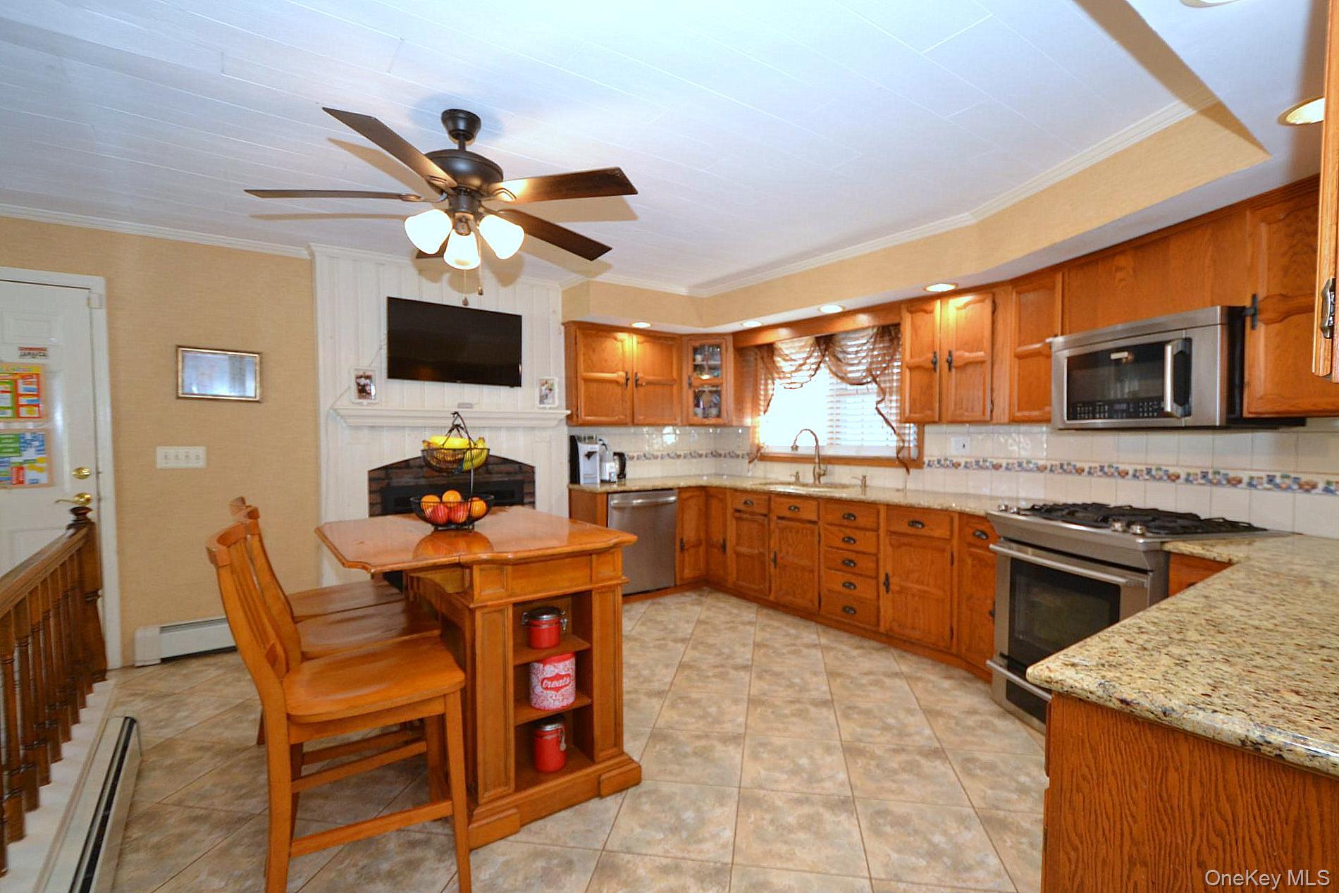 27 Albright Road, Coram, NY 11727