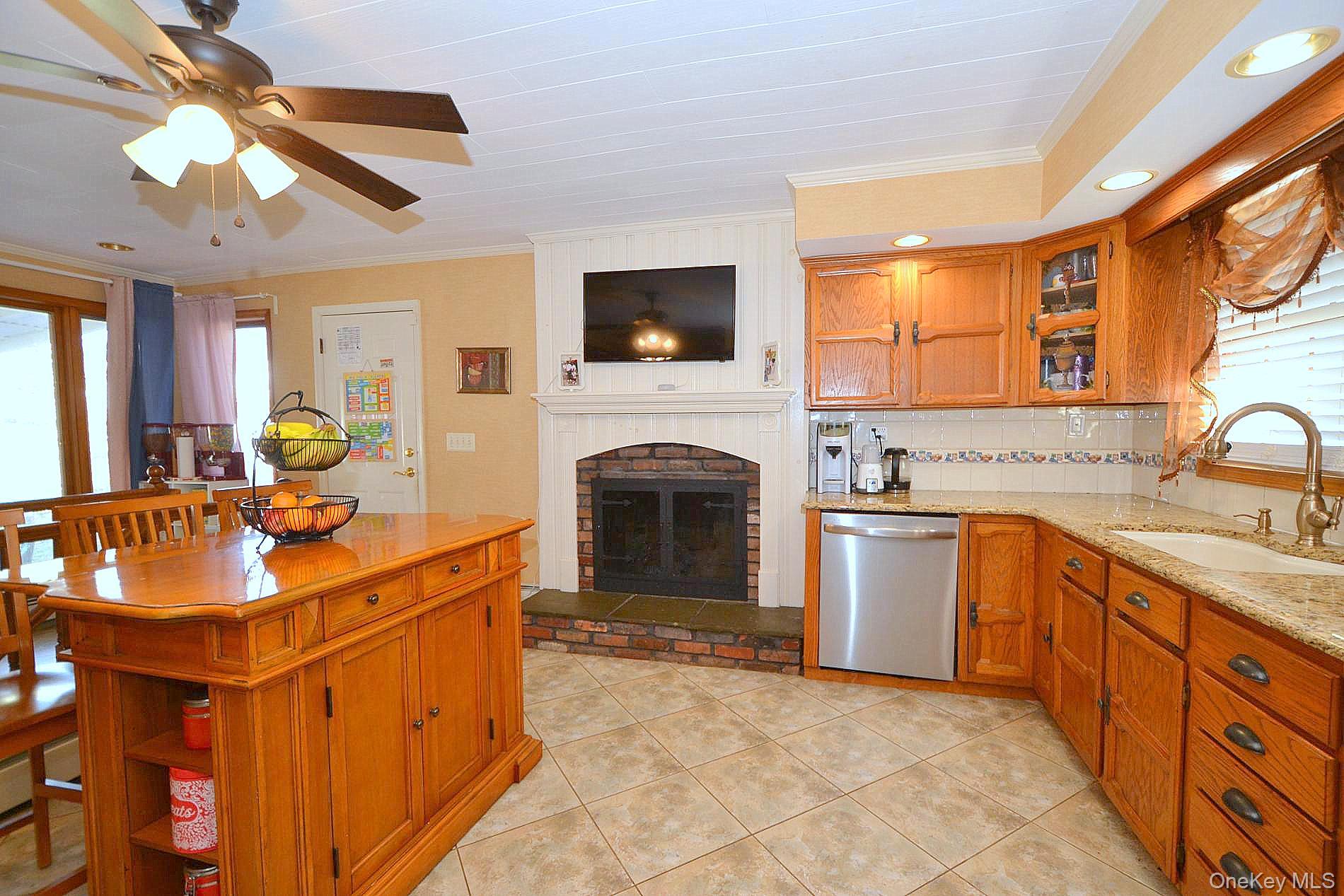 27 Albright Road, Coram, NY 11727