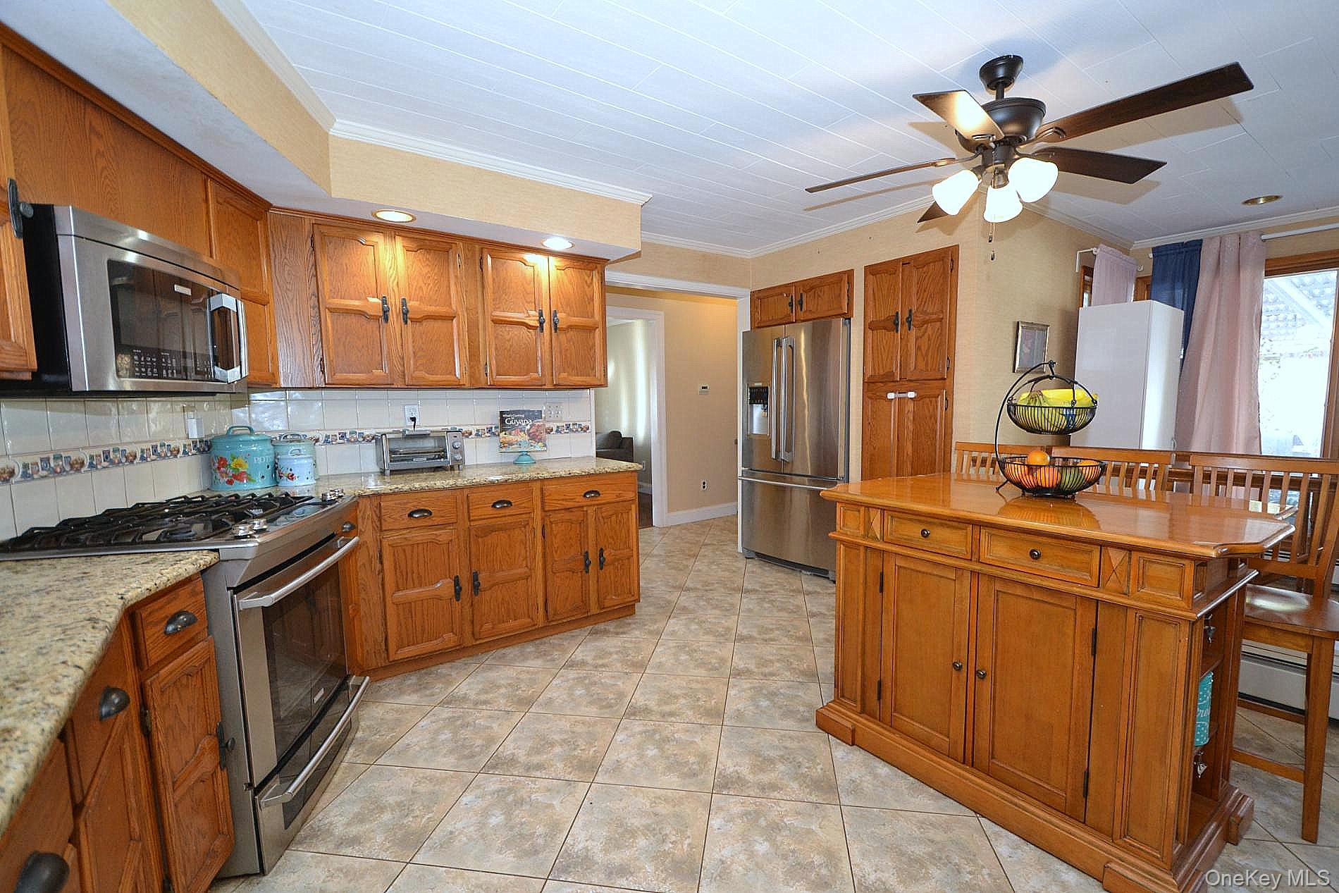 27 Albright Road, Coram, NY 11727