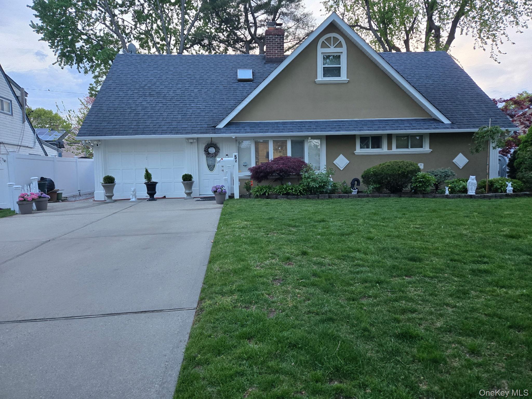 52 Mist Lane, Westbury, NY 11590